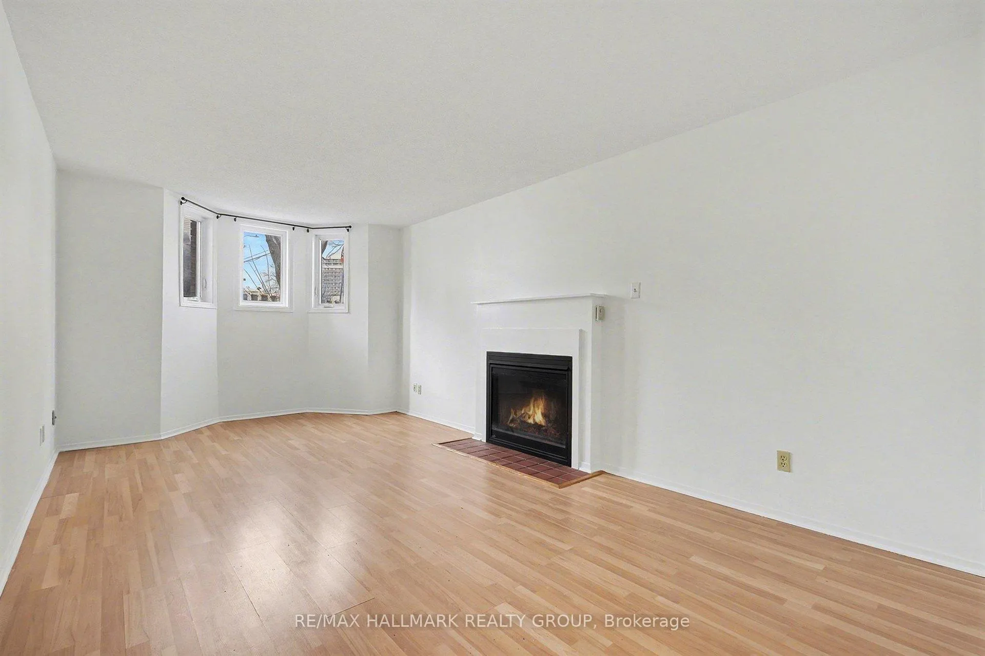 Photo 3 of Unit 1, 112 Barrette Street, Ottawa, Vanier — HOMEH