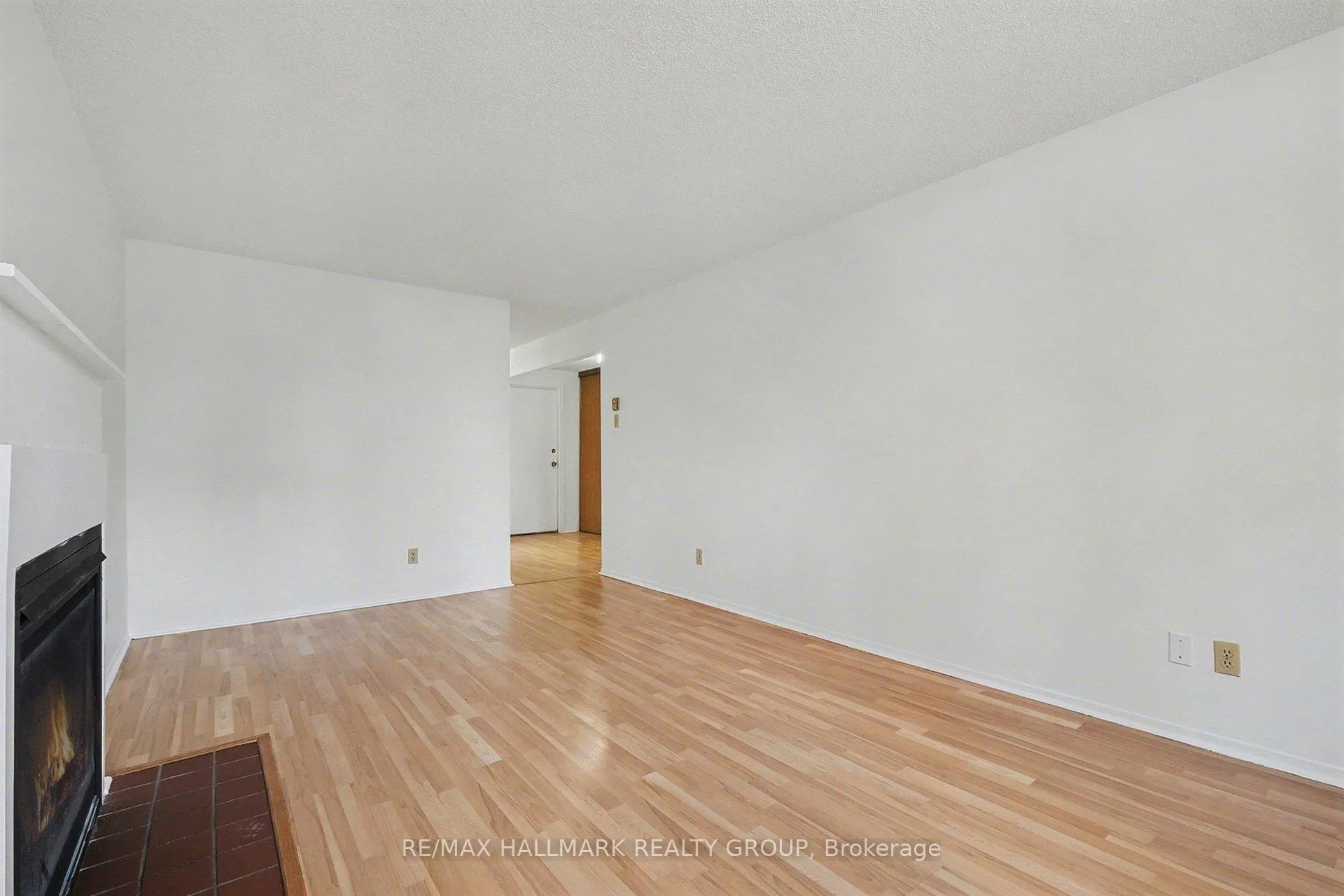 Photo 4 of Unit 1, 112 Barrette Street, Ottawa, Vanier — HOMEH