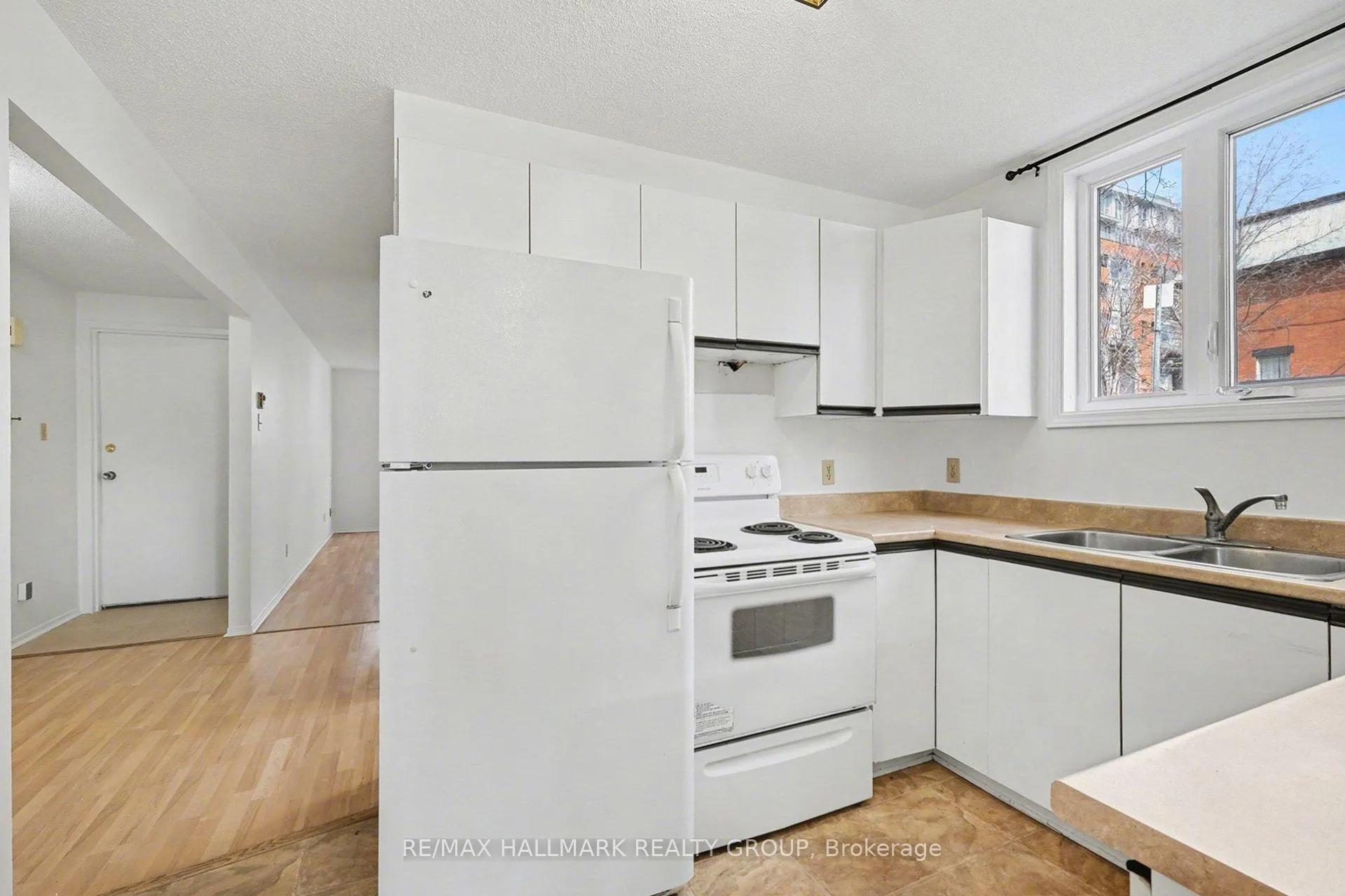 Photo 5 of Unit 1, 112 Barrette Street, Ottawa, Vanier — HOMEH