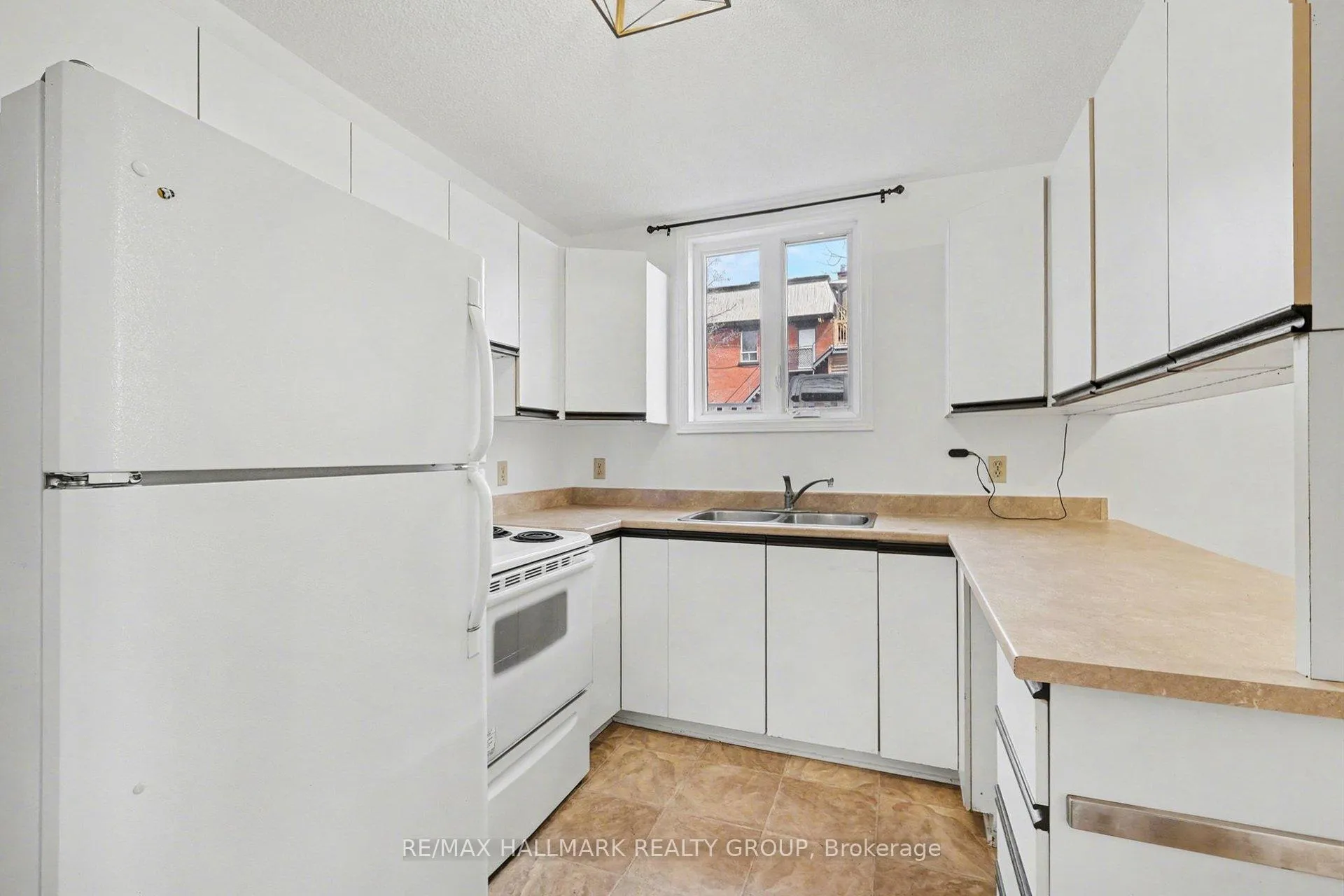 Photo 6 of Unit 1, 112 Barrette Street, Ottawa, Vanier — HOMEH