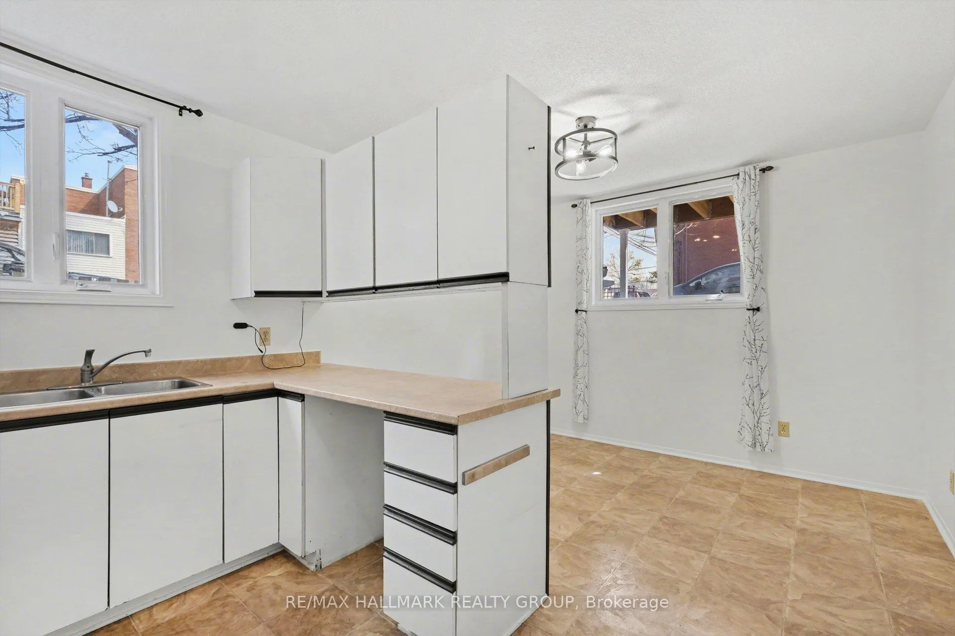 Photo 7 of Unit 1, 112 Barrette Street, Ottawa, Vanier — HOMEH