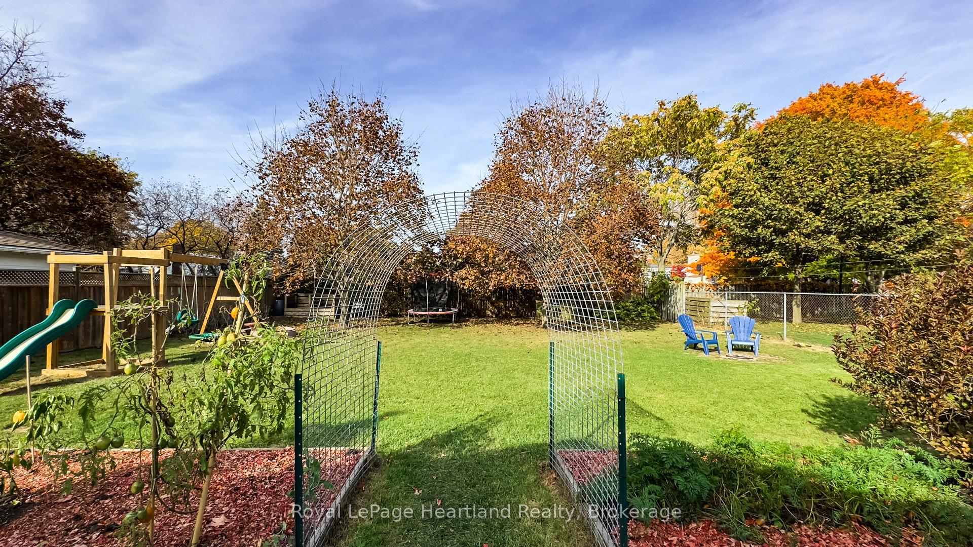 Photo 36 of 138 Sunset Drive, Goderich, Goderich (Town) — HOMEH
