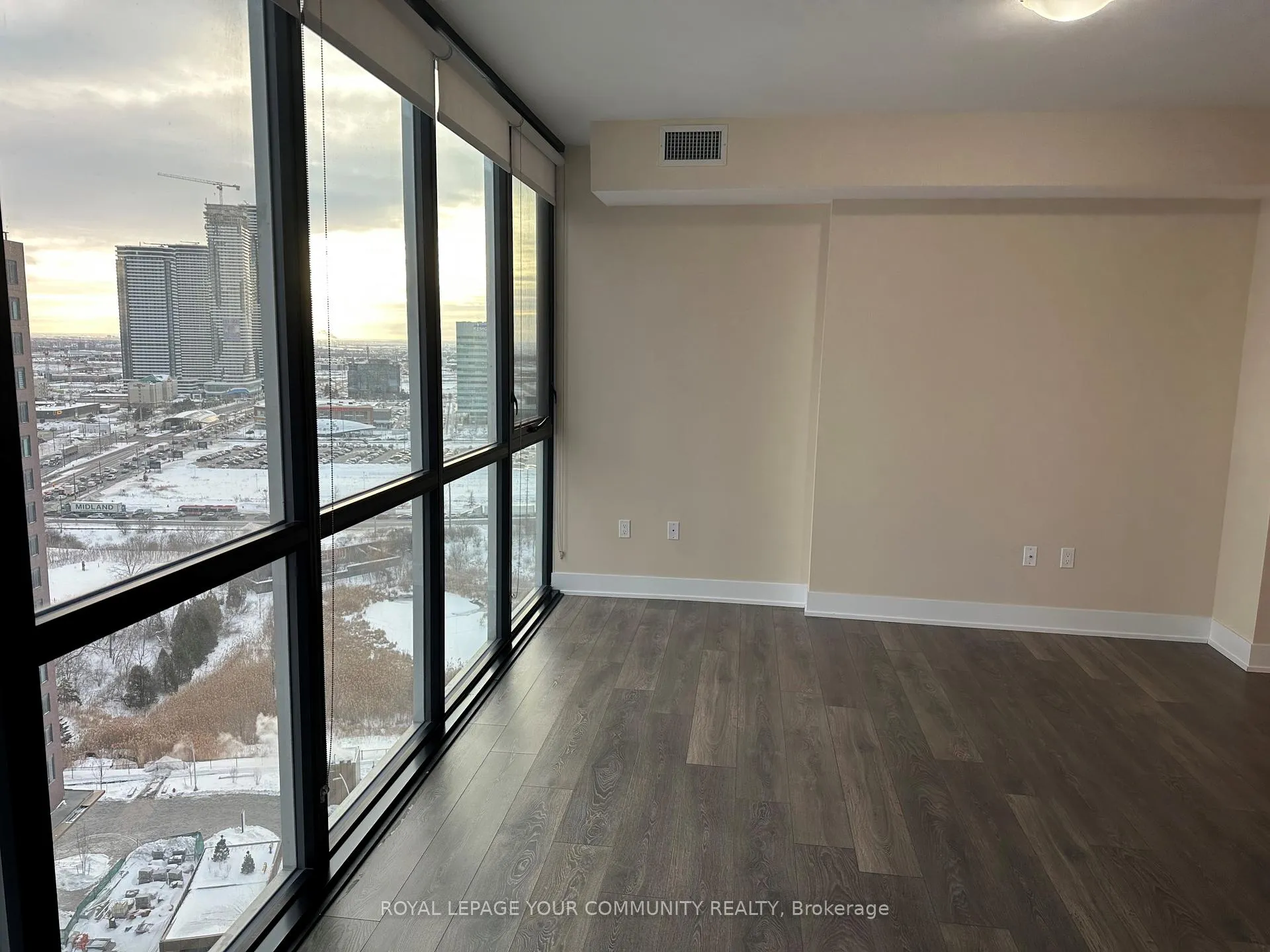 Photo 5 of Unit 1702, 2916 Highway 7 Road E, Vaughan, Vaughan Corporate Centre — HOMEH
