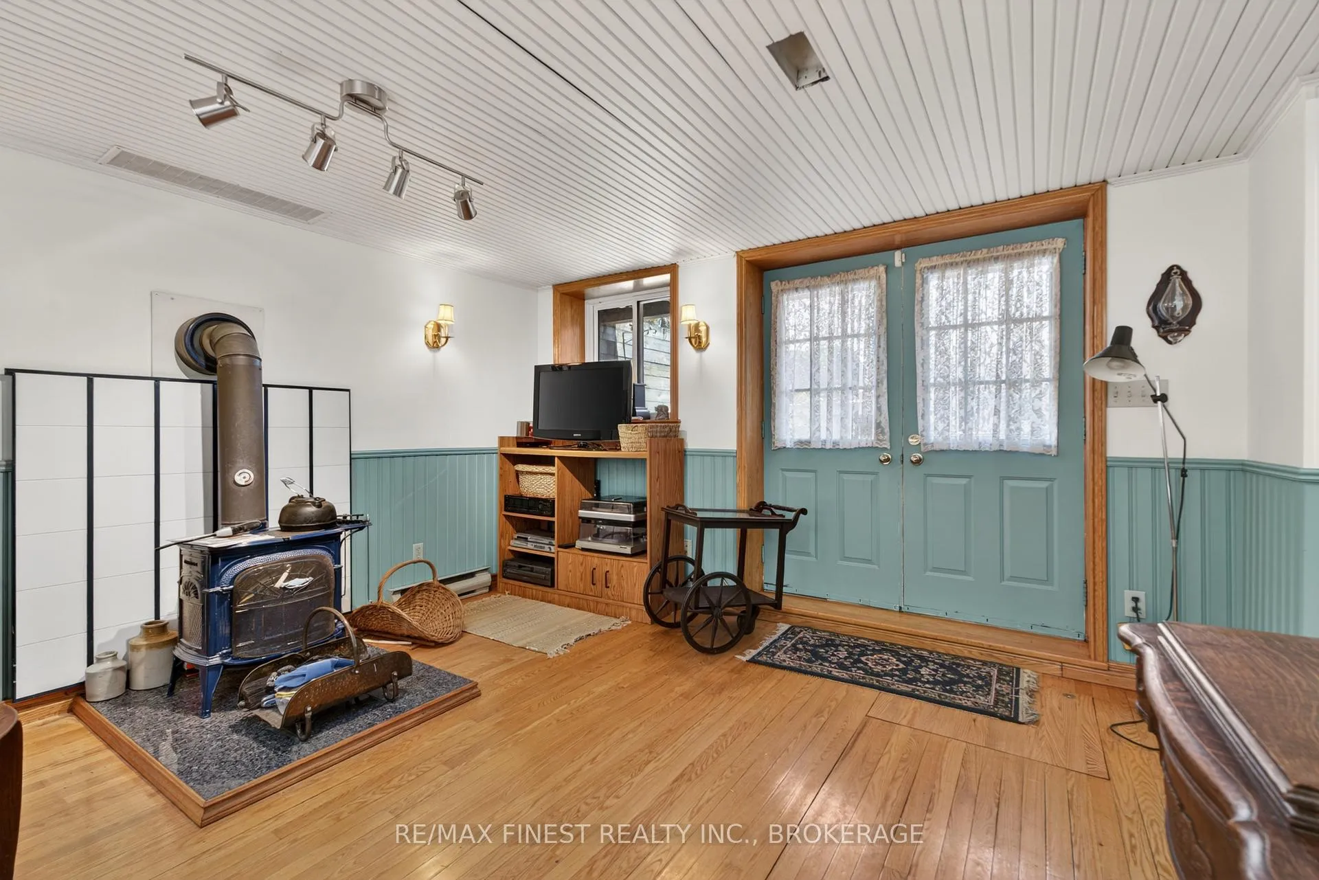 Photo 23 of 4 Edgewood Road, Loyalist, Lennox and Addington - South — HOMEH