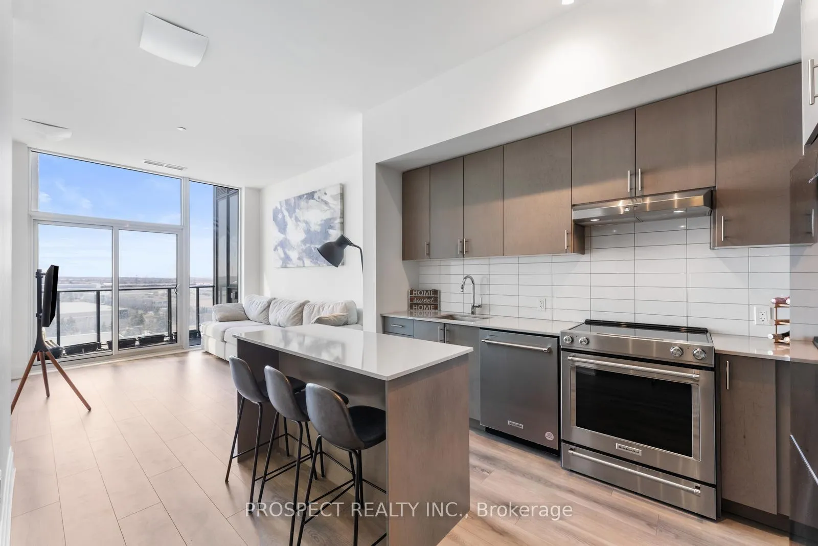 Photo 10 of Unit 708, 9000 Jane Street, Vaughan, Vellore Village — HOMEH