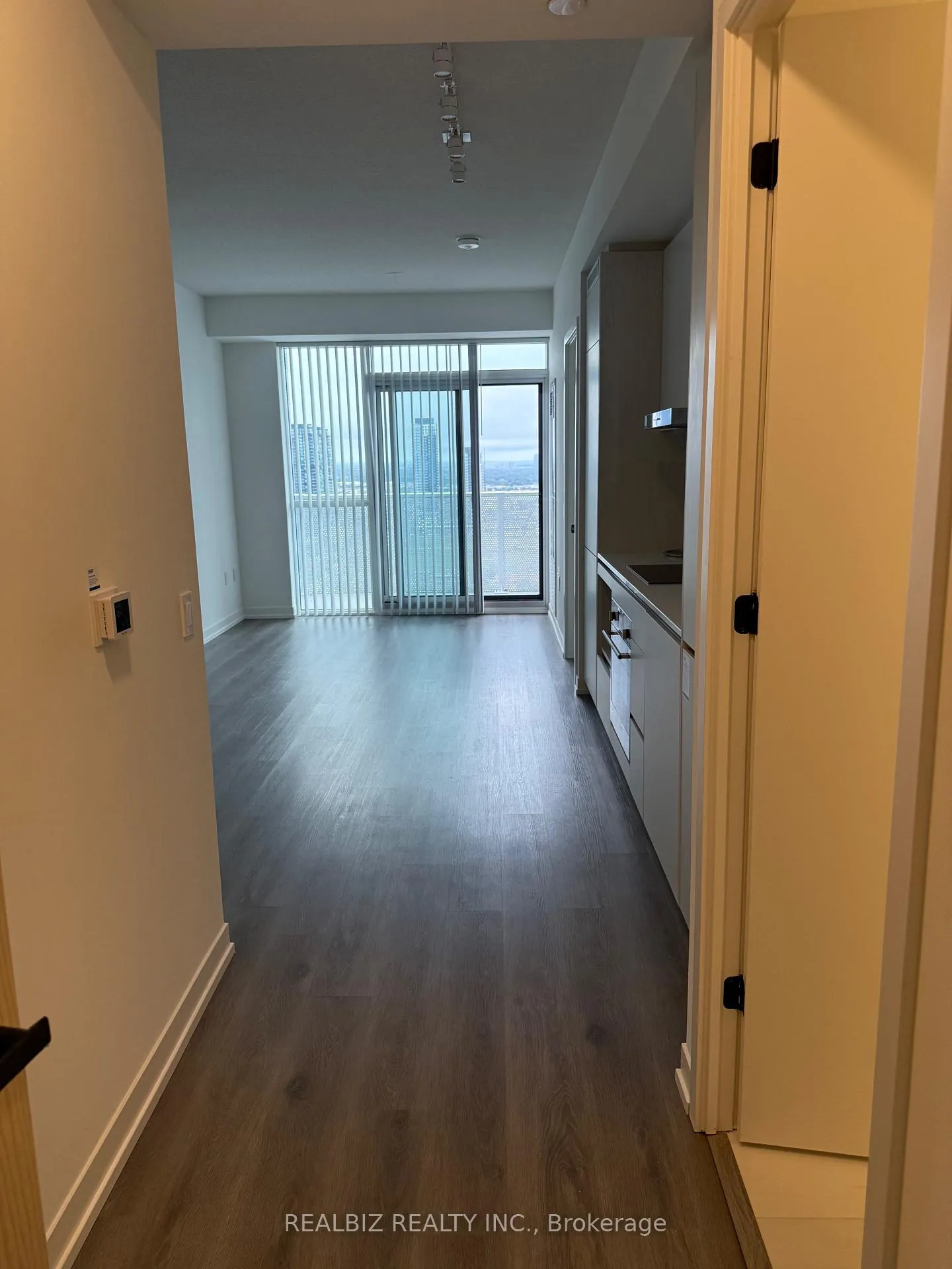 Photo 4 of Unit 3506, 28 Interchange Way, Vaughan, Vaughan Corporate Centre — HOMEH