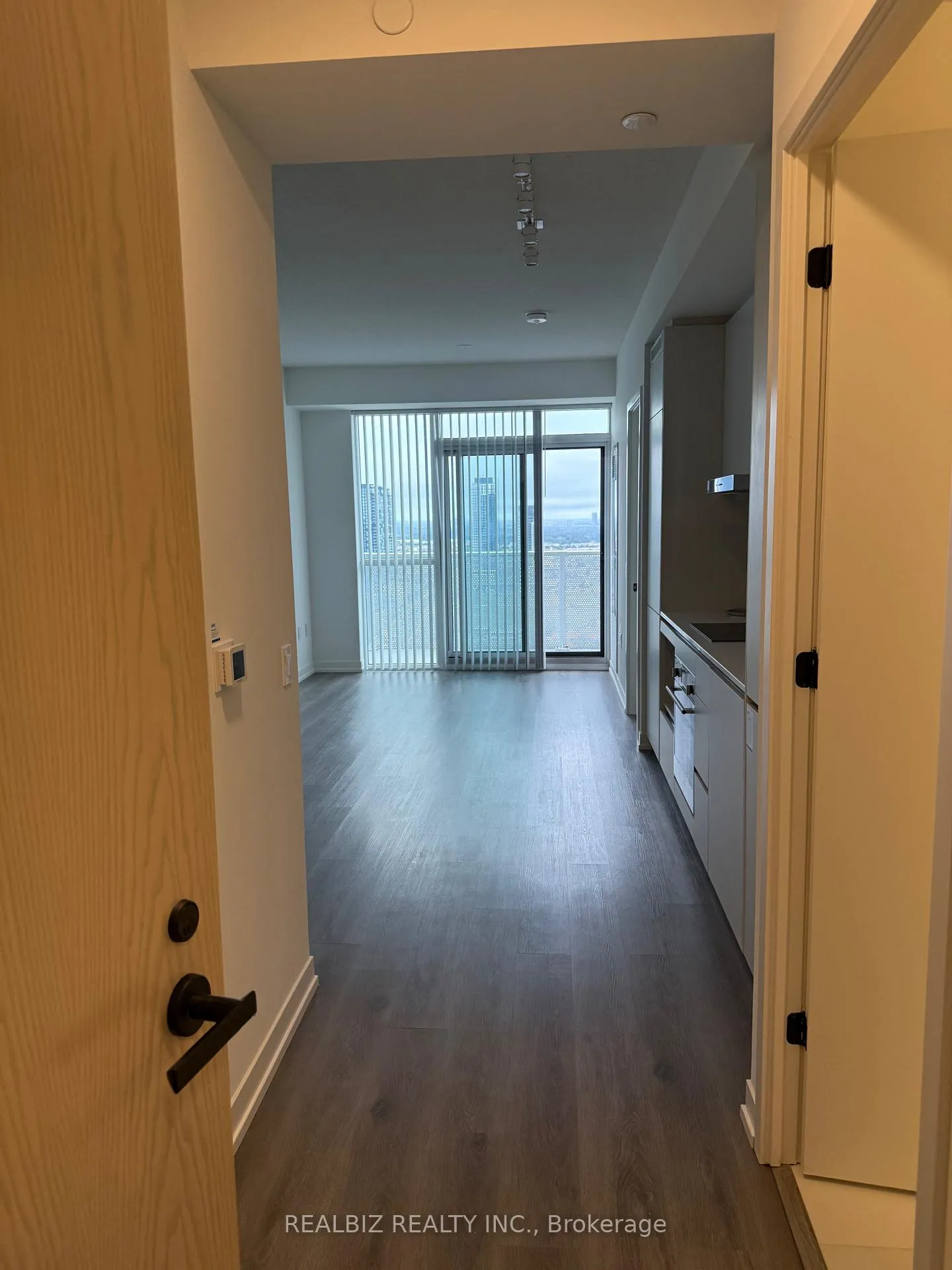 Photo 5 of Unit 3506, 28 Interchange Way, Vaughan, Vaughan Corporate Centre — HOMEH