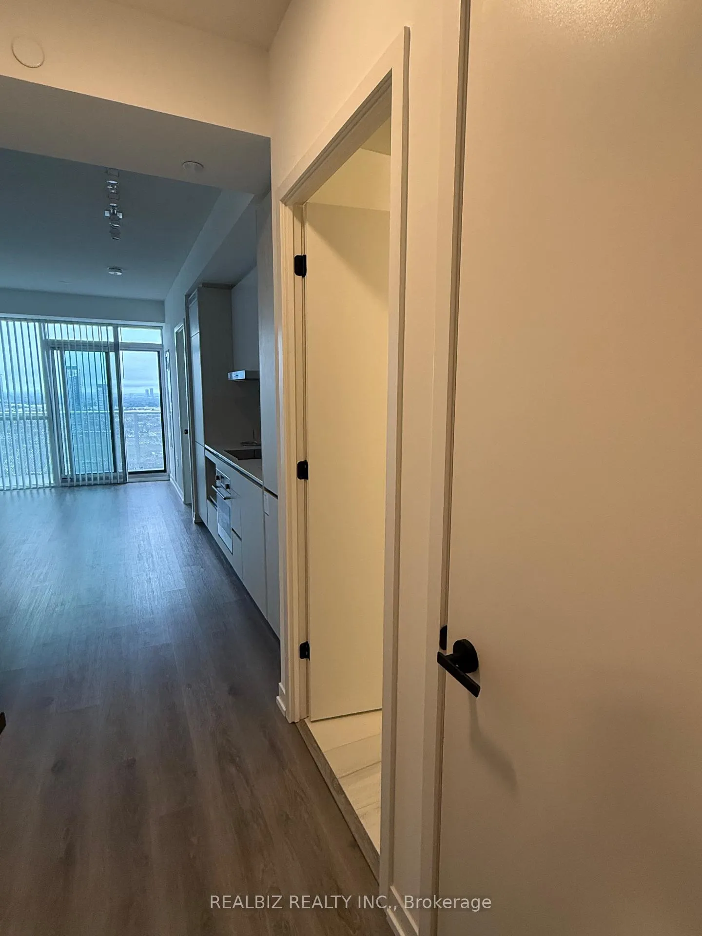 Photo 6 of Unit 3506, 28 Interchange Way, Vaughan, Vaughan Corporate Centre — HOMEH