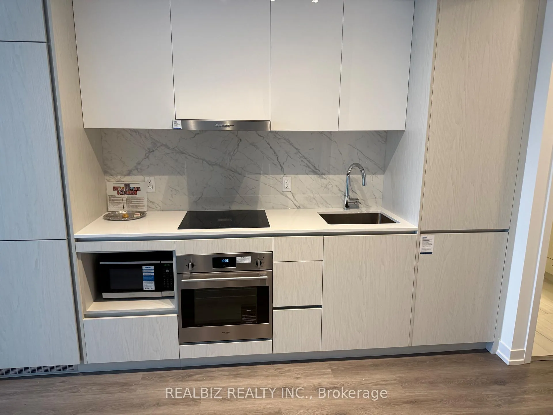Photo 17 of Unit 3506, 28 Interchange Way, Vaughan, Vaughan Corporate Centre — HOMEH