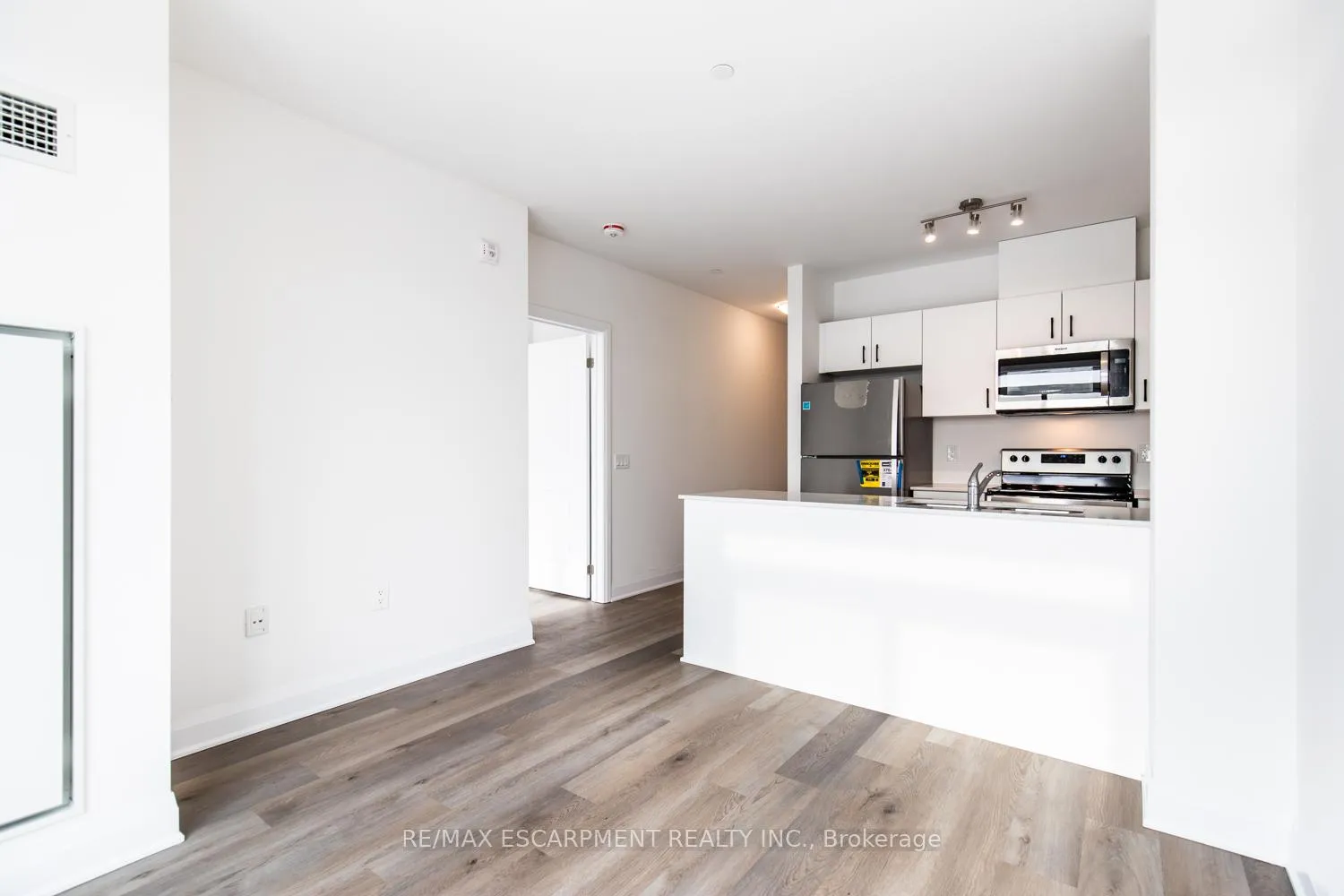 Photo 9 of Unit 503, 1936 Rymal Road, Hamilton, Stoney Creek — HOMEH