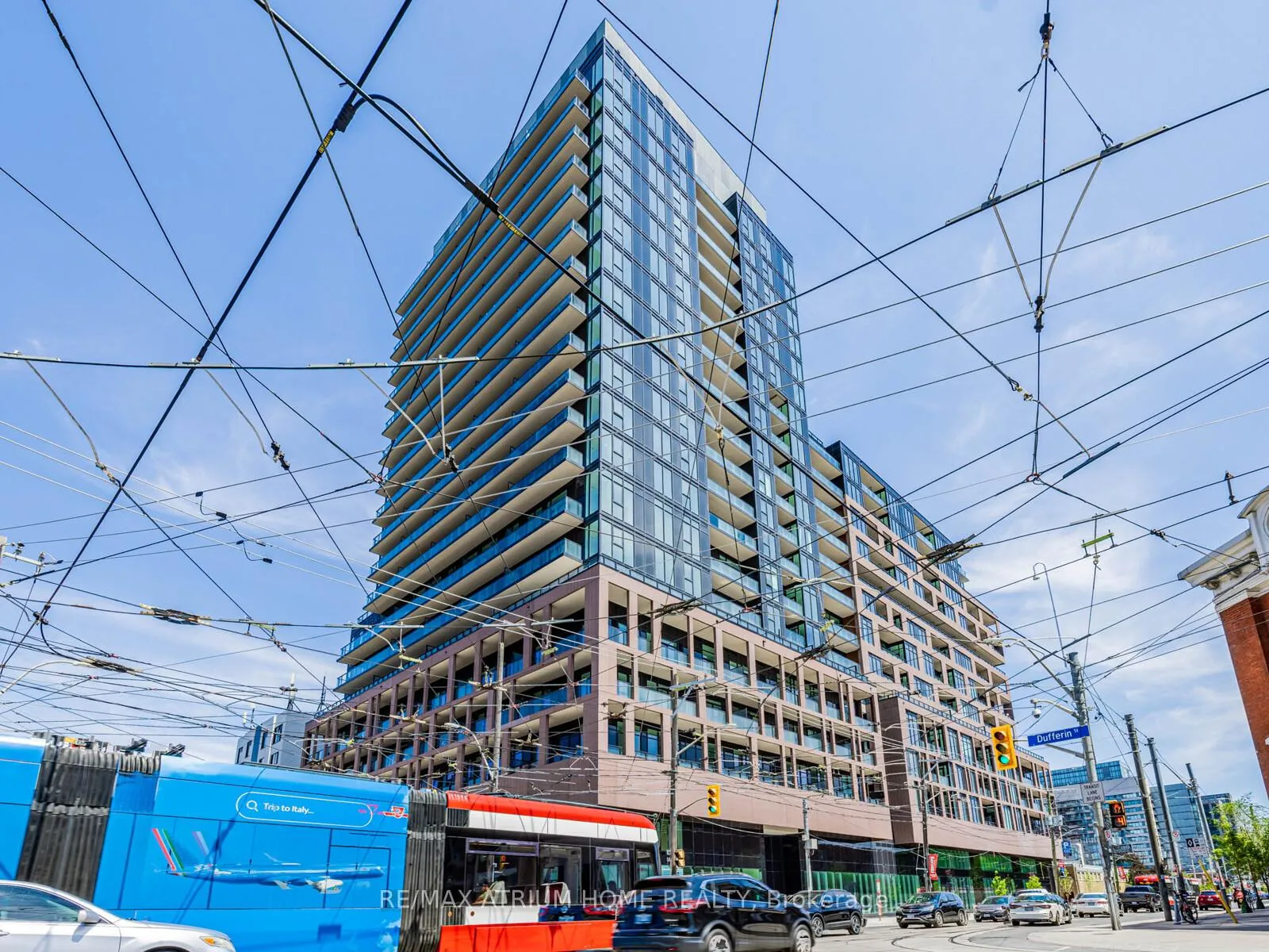 Front of Unit 1106, 285 Dufferin Street