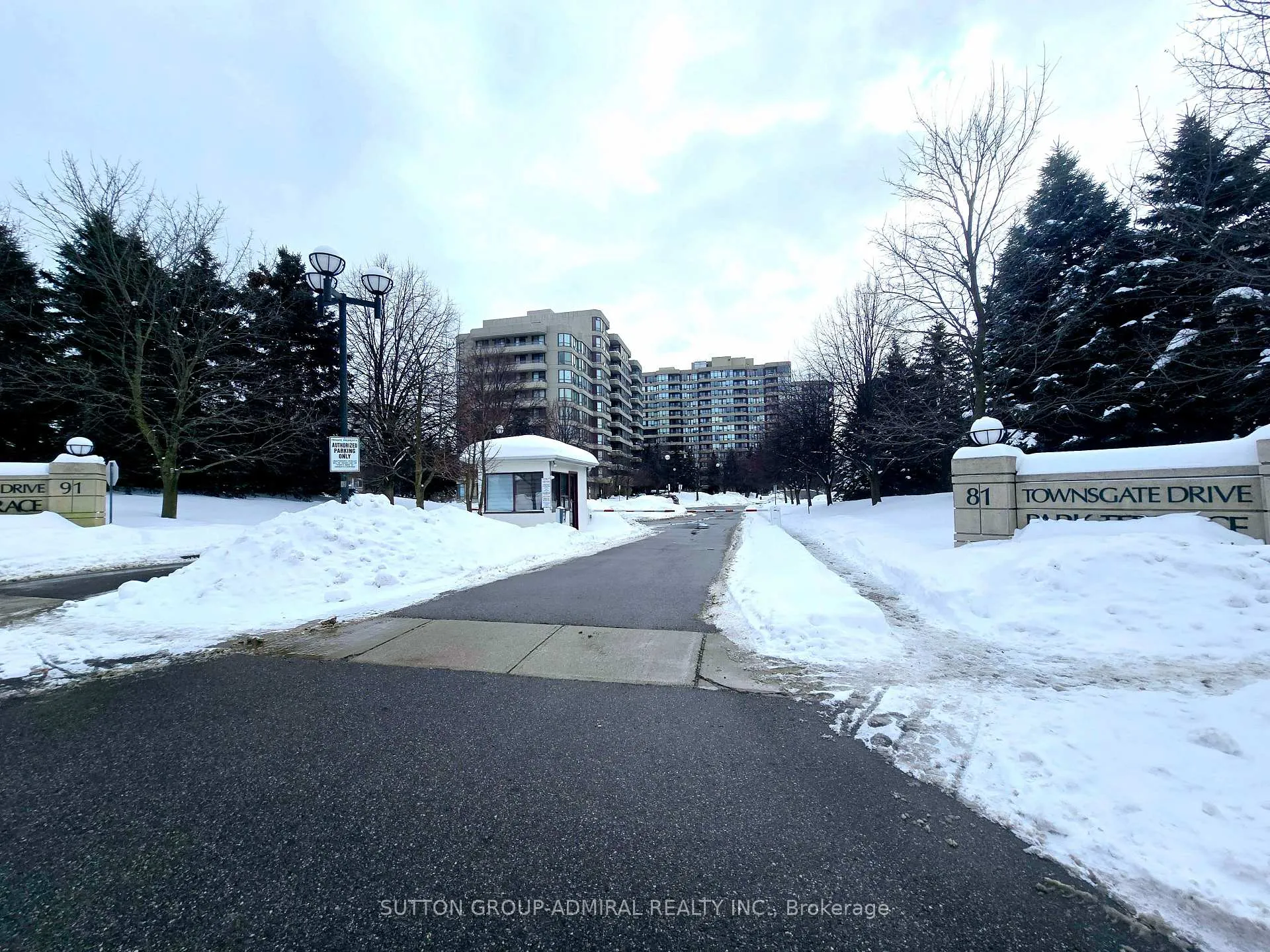 Photo 4 of Unit PH210, 91 Townsgate Drive, Vaughan, Crestwood-Springfarm-Yorkhill — HOMEH