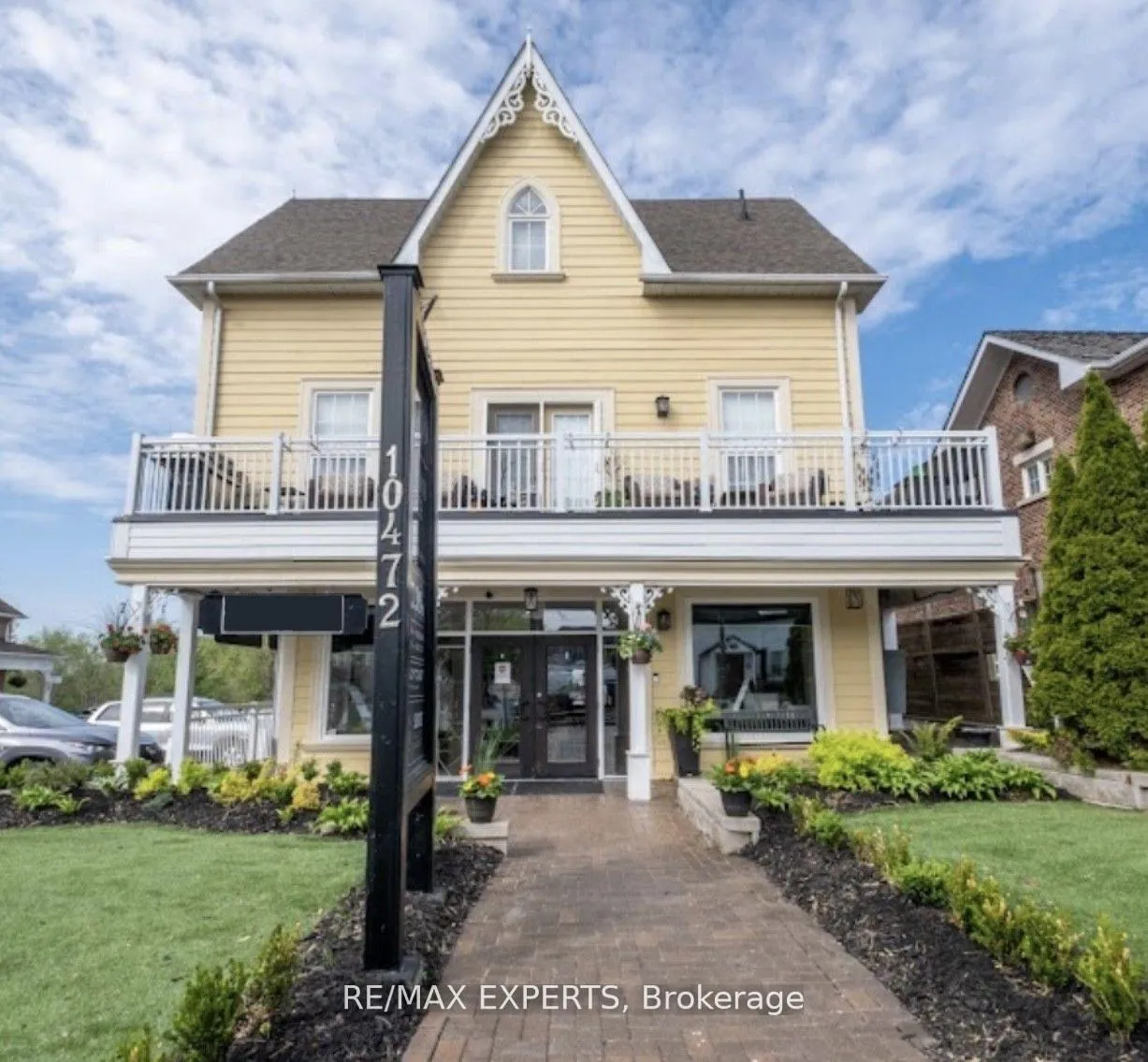 Front of Unit 201, 10472 Islington Avenue