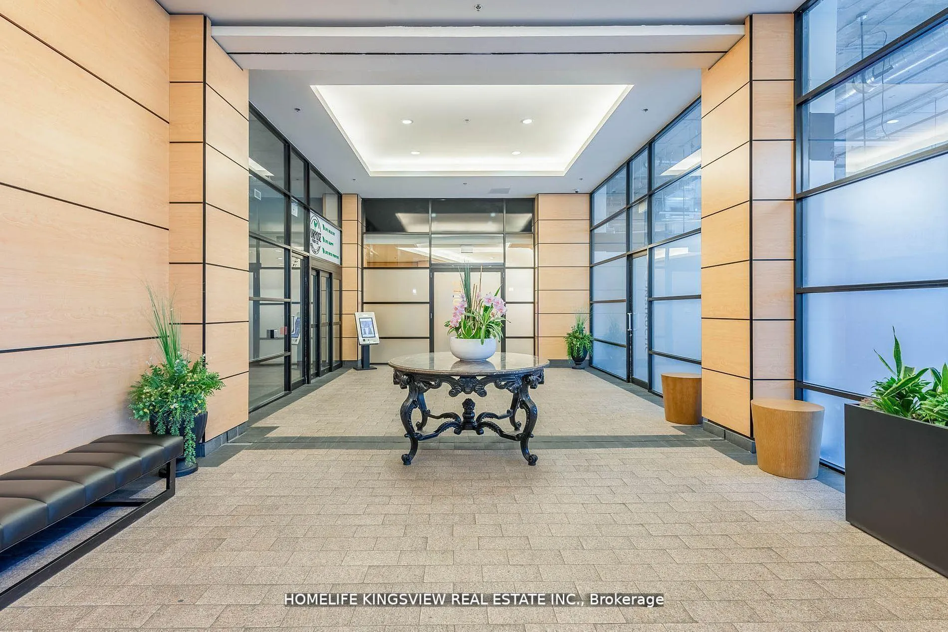 Photo 4 of Unit 808, 2910 Highway 7 Road W, Vaughan, Concord — HOMEH