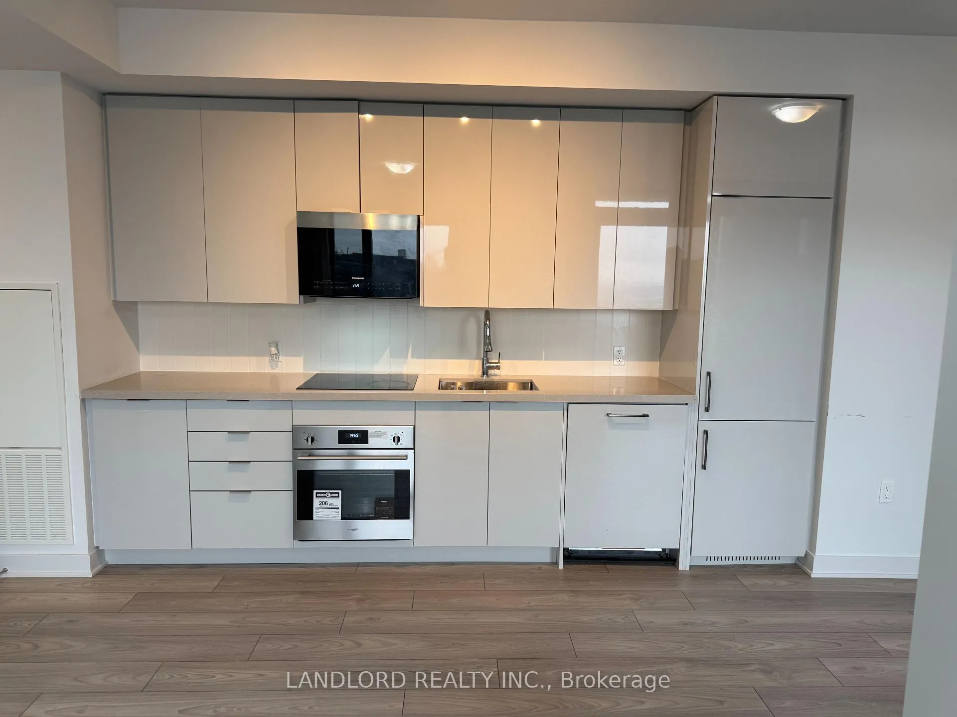 Photo 5 of Unit 3810, 2920 Highway 7, Vaughan, Concord — HOMEH