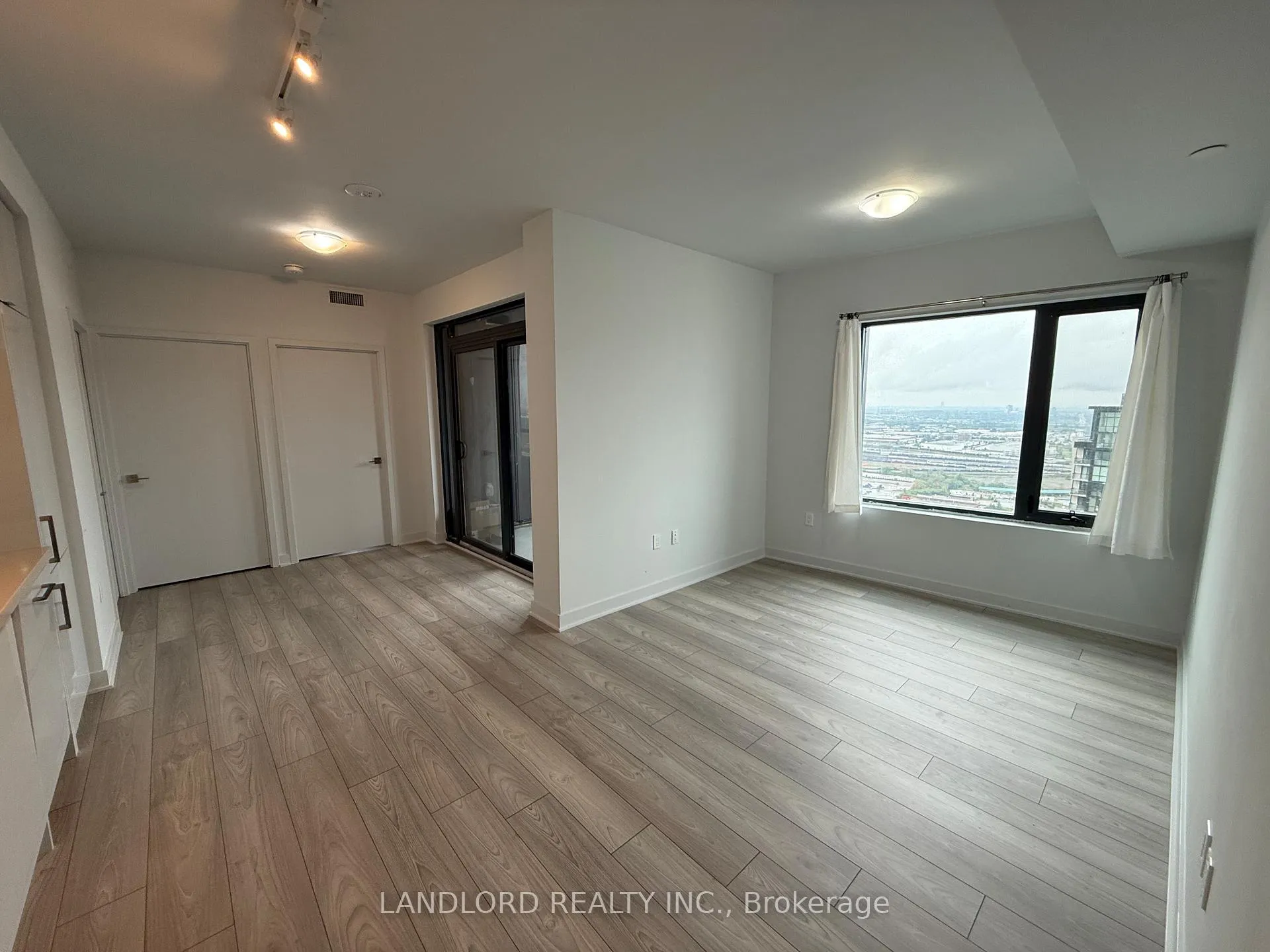 Photo 7 of Unit 3810, 2920 Highway 7, Vaughan, Concord — HOMEH