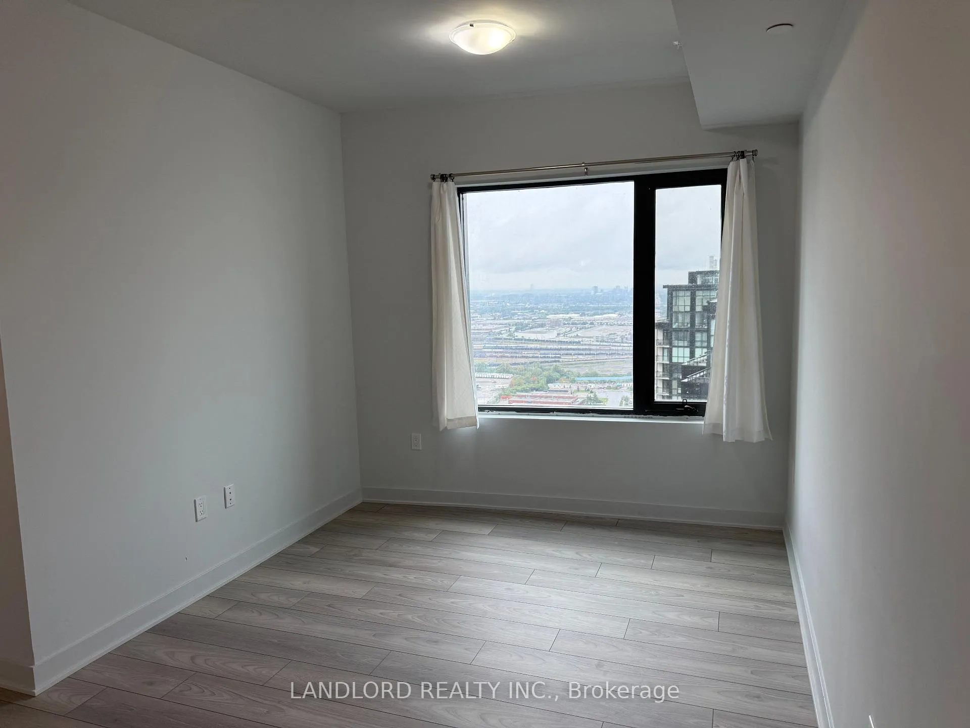 Photo 8 of Unit 3810, 2920 Highway 7, Vaughan, Concord — HOMEH