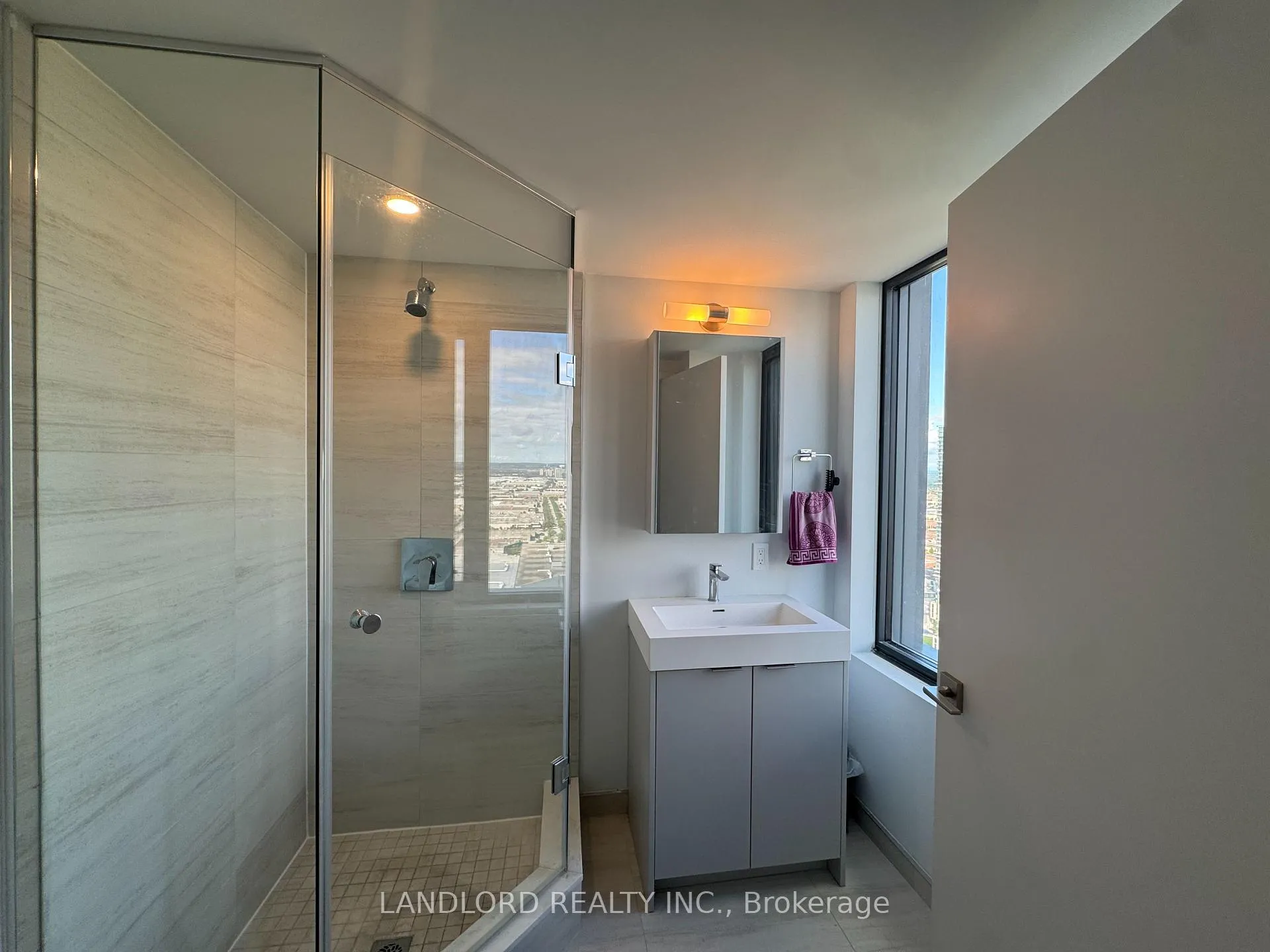Photo 12 of Unit 3810, 2920 Highway 7, Vaughan, Concord — HOMEH