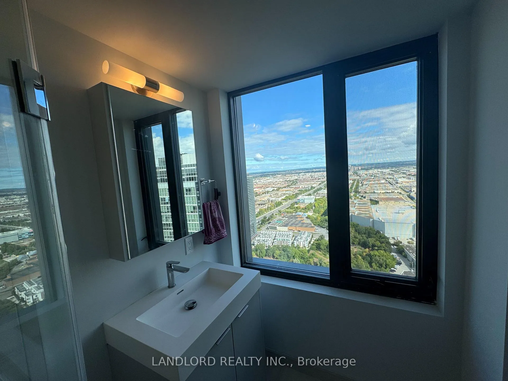 Photo 13 of Unit 3810, 2920 Highway 7, Vaughan, Concord — HOMEH