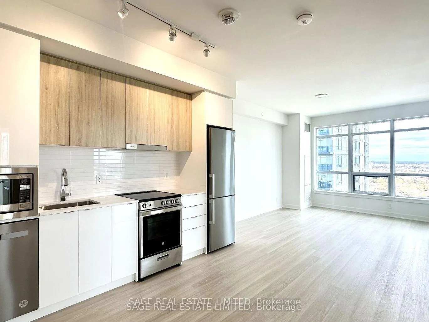 Photo 2 of Unit 1710A, 30 Upper Mall Way, Vaughan, Brownridge — HOMEH