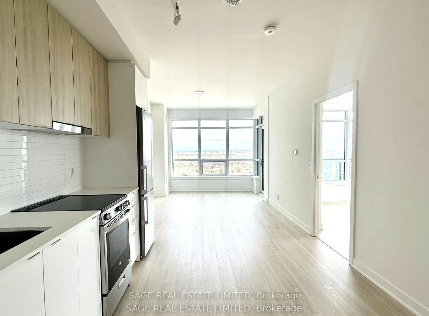Photo 3 of Unit 1710A, 30 Upper Mall Way, Vaughan, Brownridge — HOMEH