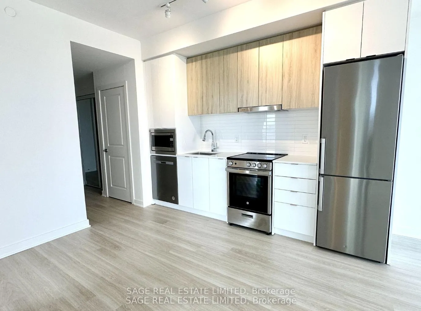 Photo 7 of Unit 1710A, 30 Upper Mall Way, Vaughan, Brownridge — HOMEH