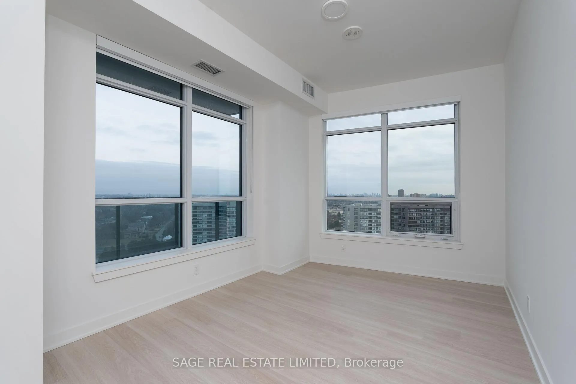 Photo 9 of Unit 1710A, 30 Upper Mall Way, Vaughan, Brownridge — HOMEH