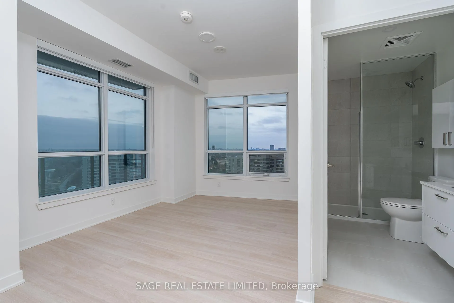 Photo 13 of Unit 1710A, 30 Upper Mall Way, Vaughan, Brownridge — HOMEH