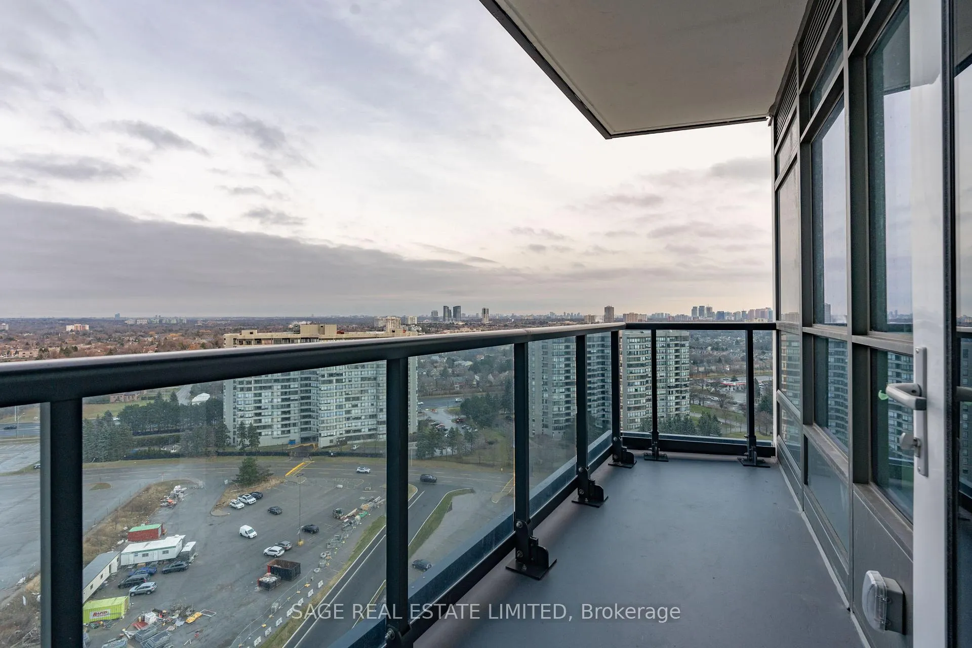 Photo 18 of Unit 1710A, 30 Upper Mall Way, Vaughan, Brownridge — HOMEH