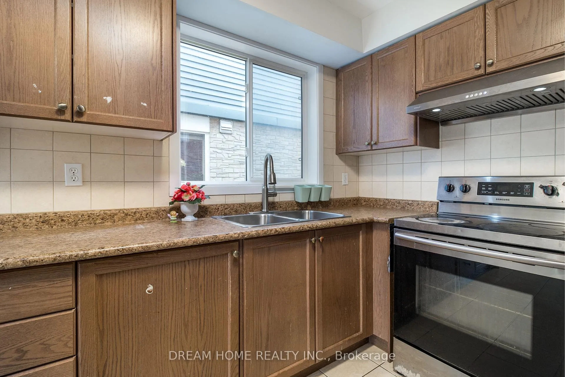 Photo 4 of 36 New Port Way, Markham, Thornhill — HOMEH