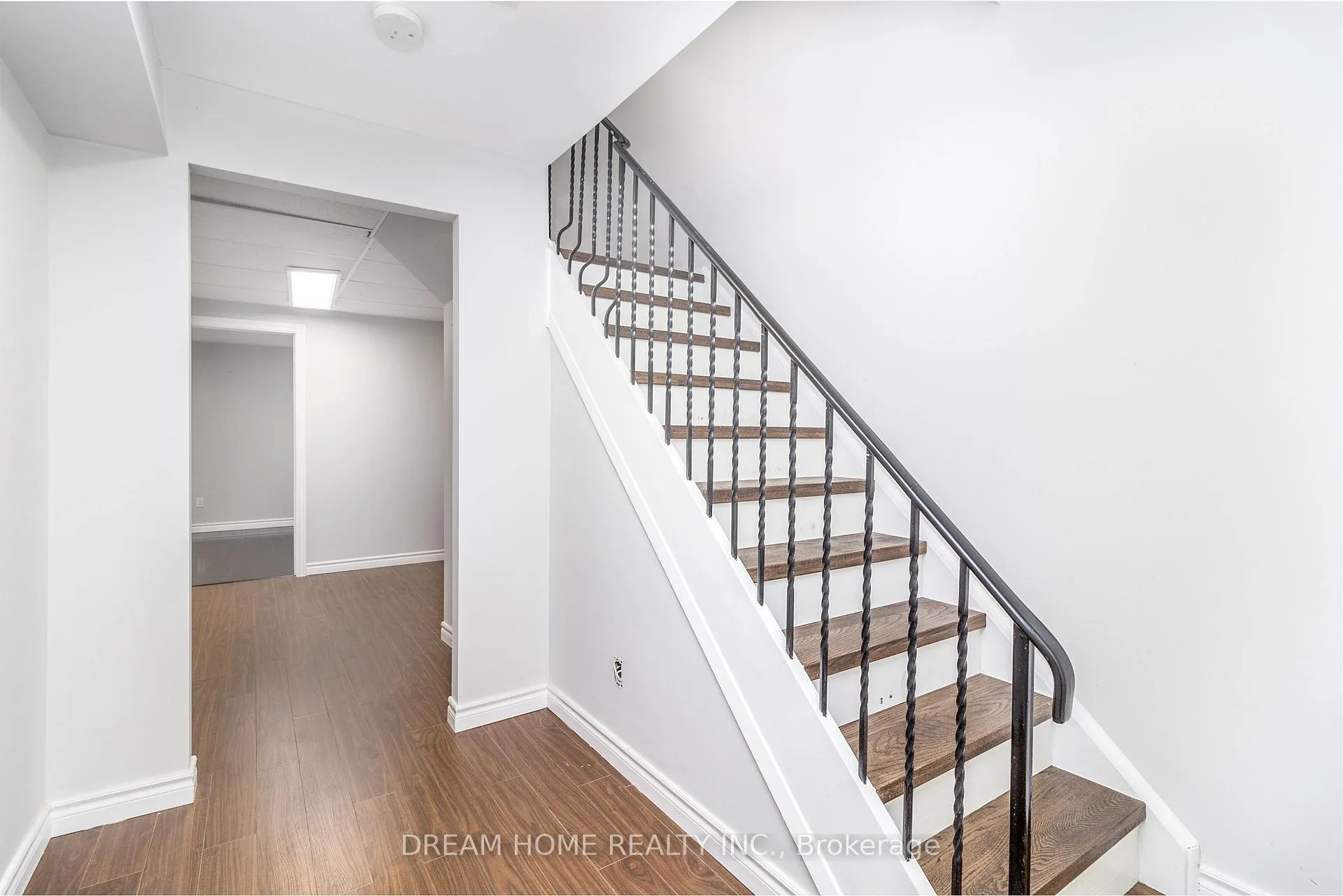 Photo 17 of 36 New Port Way, Markham, Thornhill — HOMEH