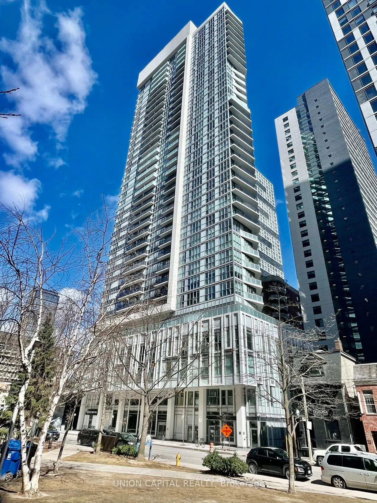 Front of Unit 3307, 77 Mutual Street