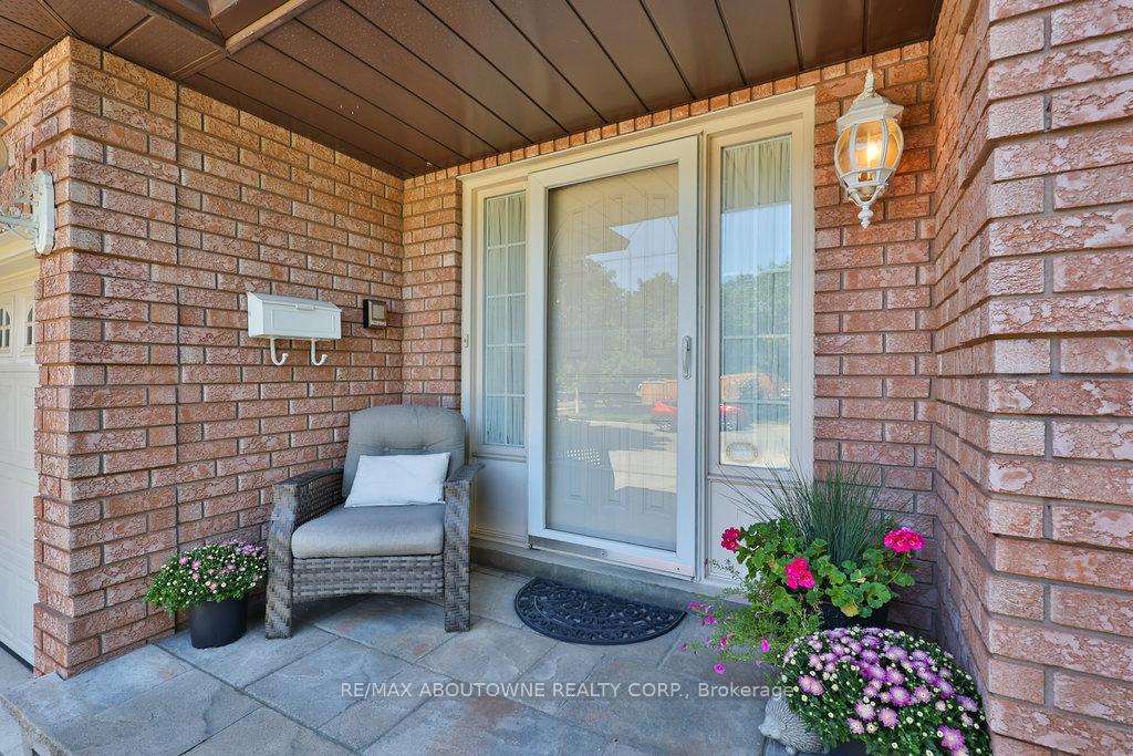 Photo 4 of 542 Hambling Court, Burlington, Roseland — HOMEH