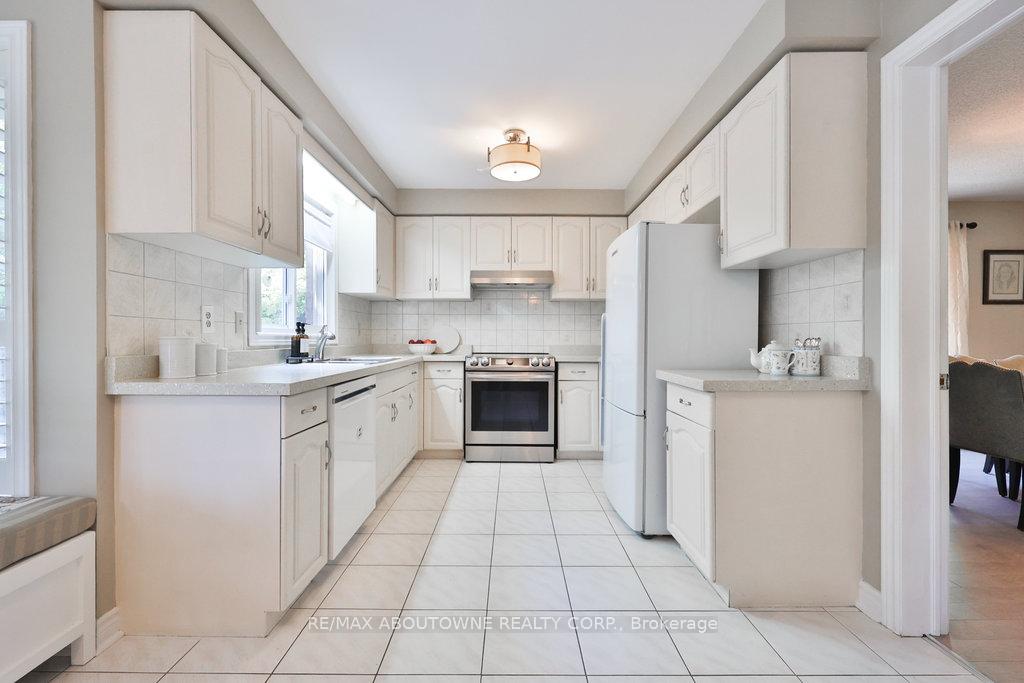 Photo 12 of 542 Hambling Court, Burlington, Roseland — HOMEH