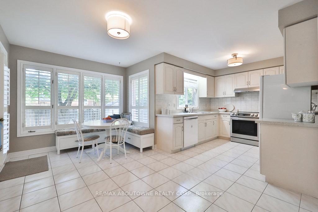 Photo 13 of 542 Hambling Court, Burlington, Roseland — HOMEH