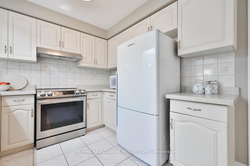 Photo 14 of 542 Hambling Court, Burlington, Roseland — HOMEH