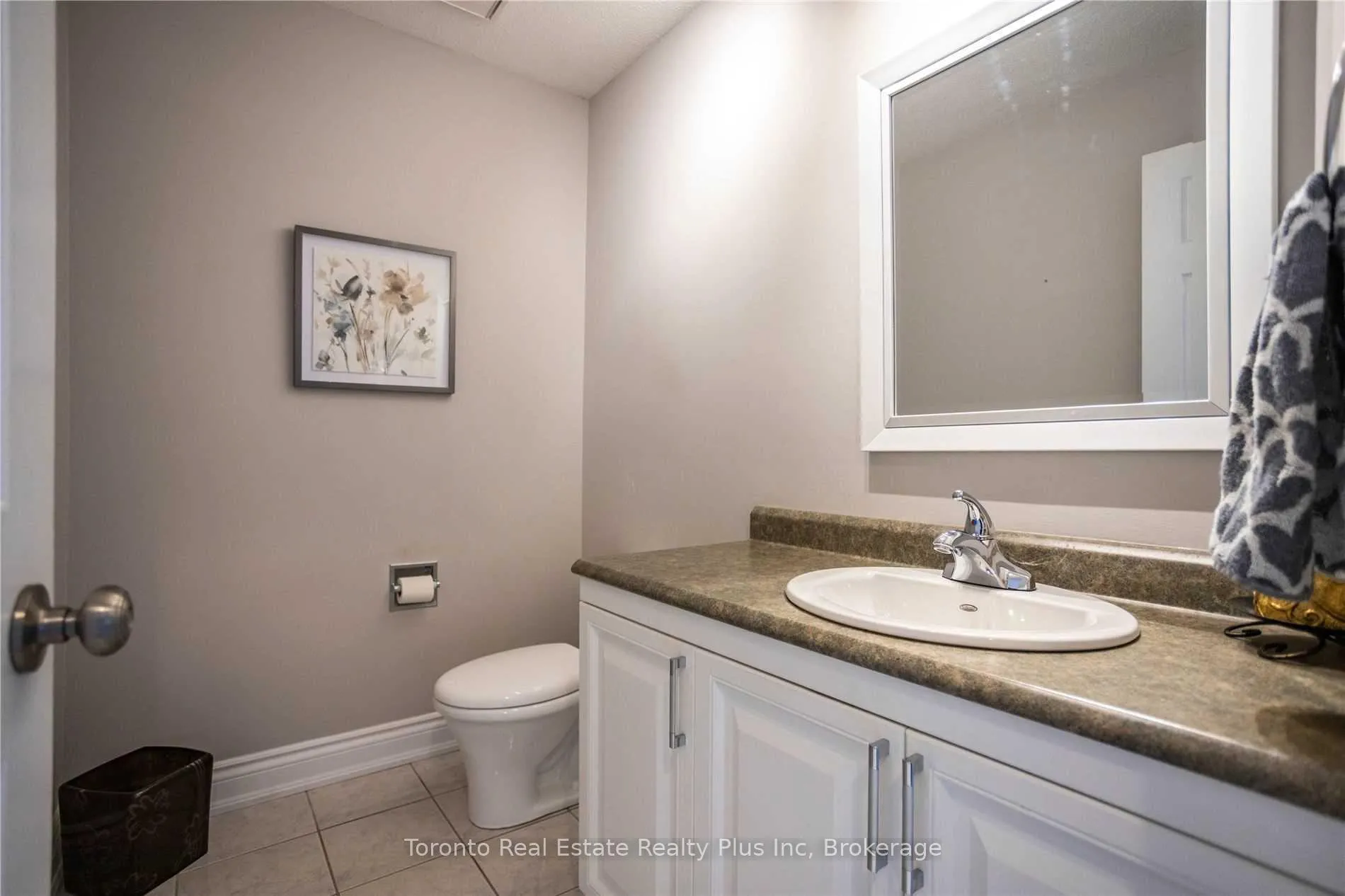 Photo 5 of 48 Newbury Crescent, Brampton, Westgate — HOMEH