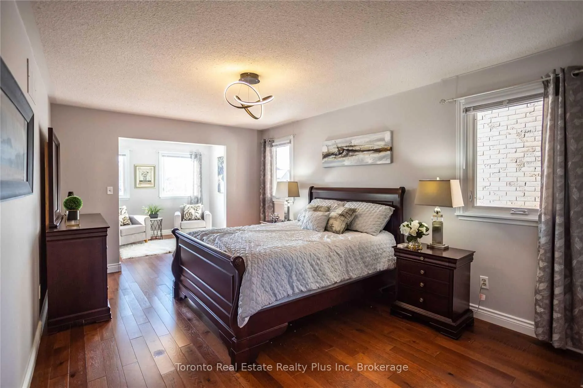 Photo 11 of 48 Newbury Crescent, Brampton, Westgate — HOMEH