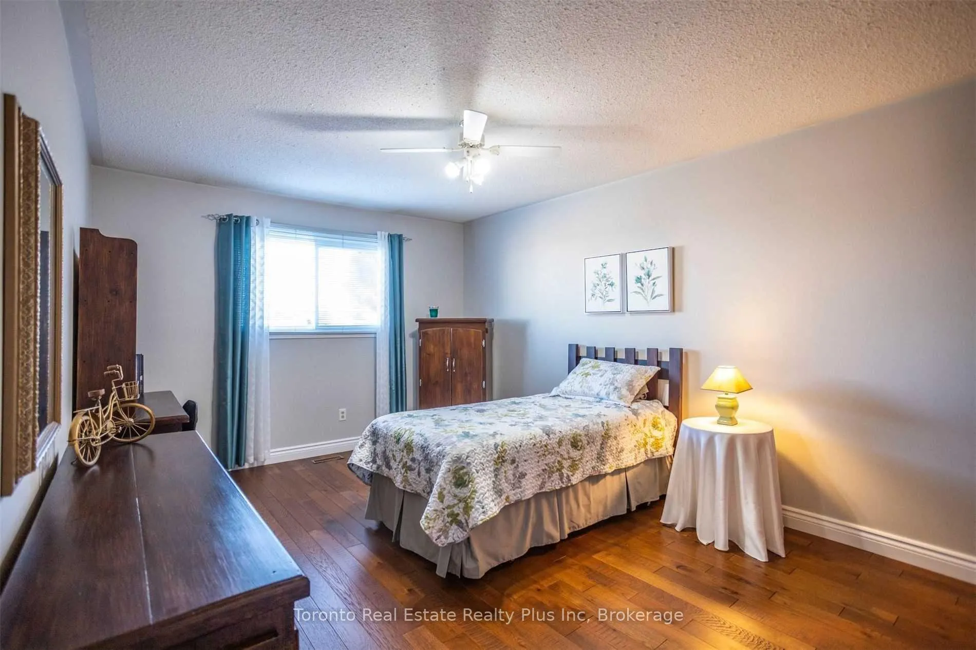 Photo 13 of 48 Newbury Crescent, Brampton, Westgate — HOMEH