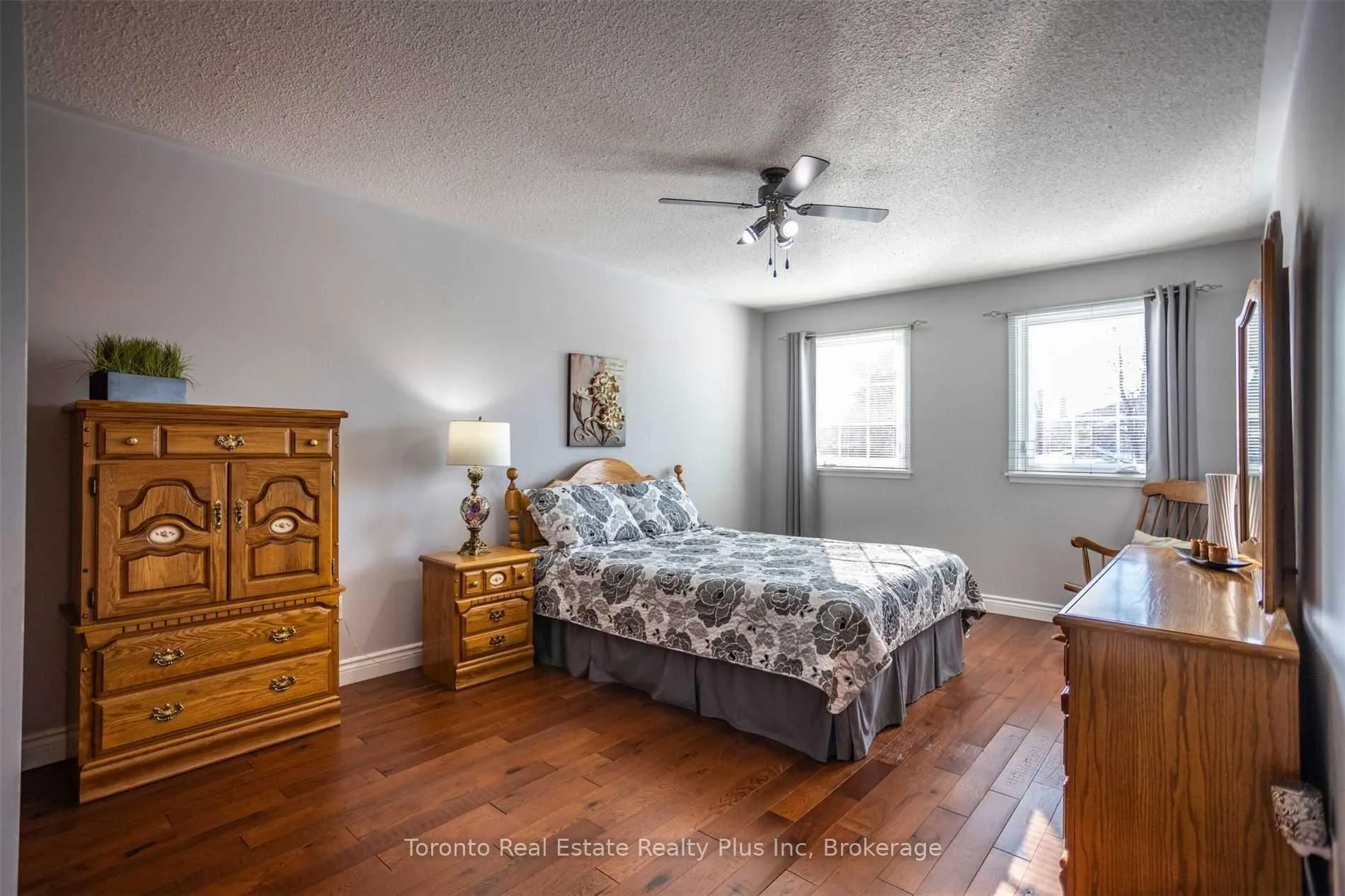 Photo 15 of 48 Newbury Crescent, Brampton, Westgate — HOMEH