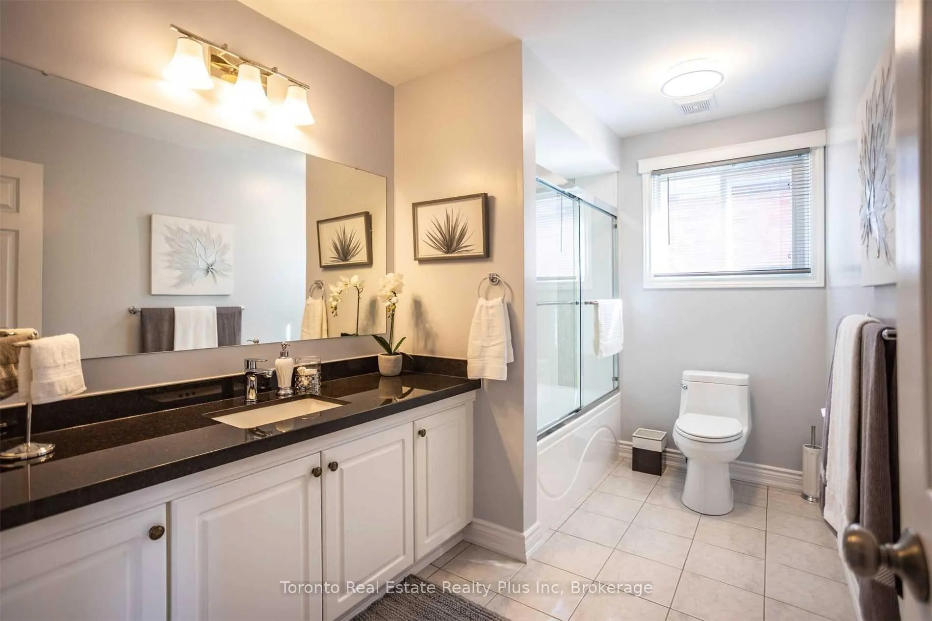 Photo 16 of 48 Newbury Crescent, Brampton, Westgate — HOMEH