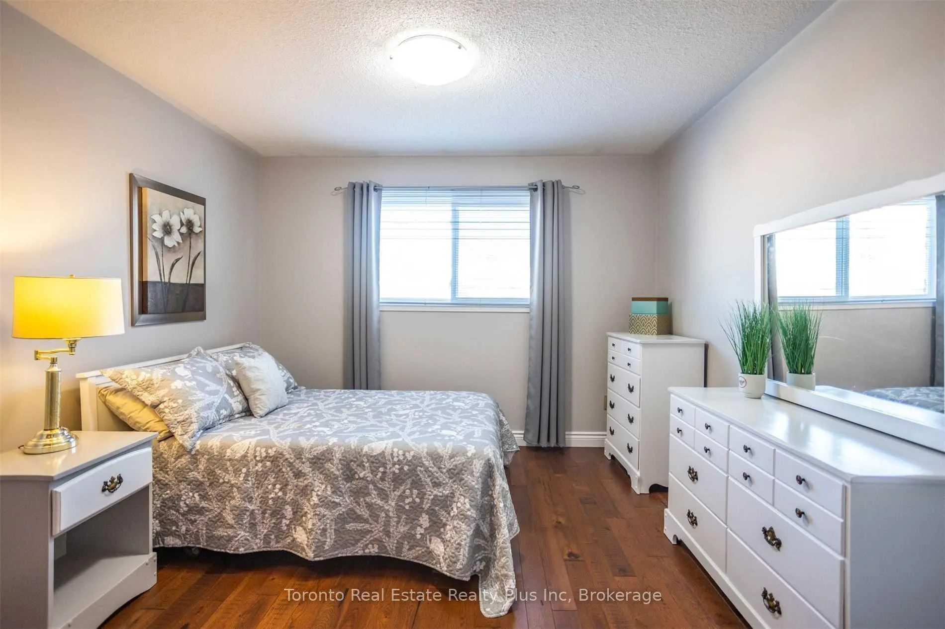 Photo 17 of 48 Newbury Crescent, Brampton, Westgate — HOMEH