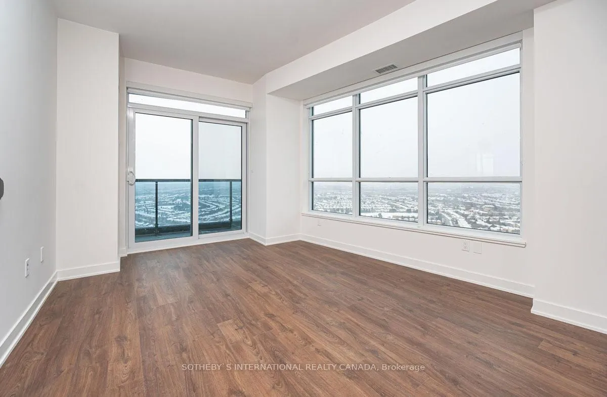 Photo 5 of Unit 3305, 30 Upper Mall Way, Vaughan, Brownridge — HOMEH