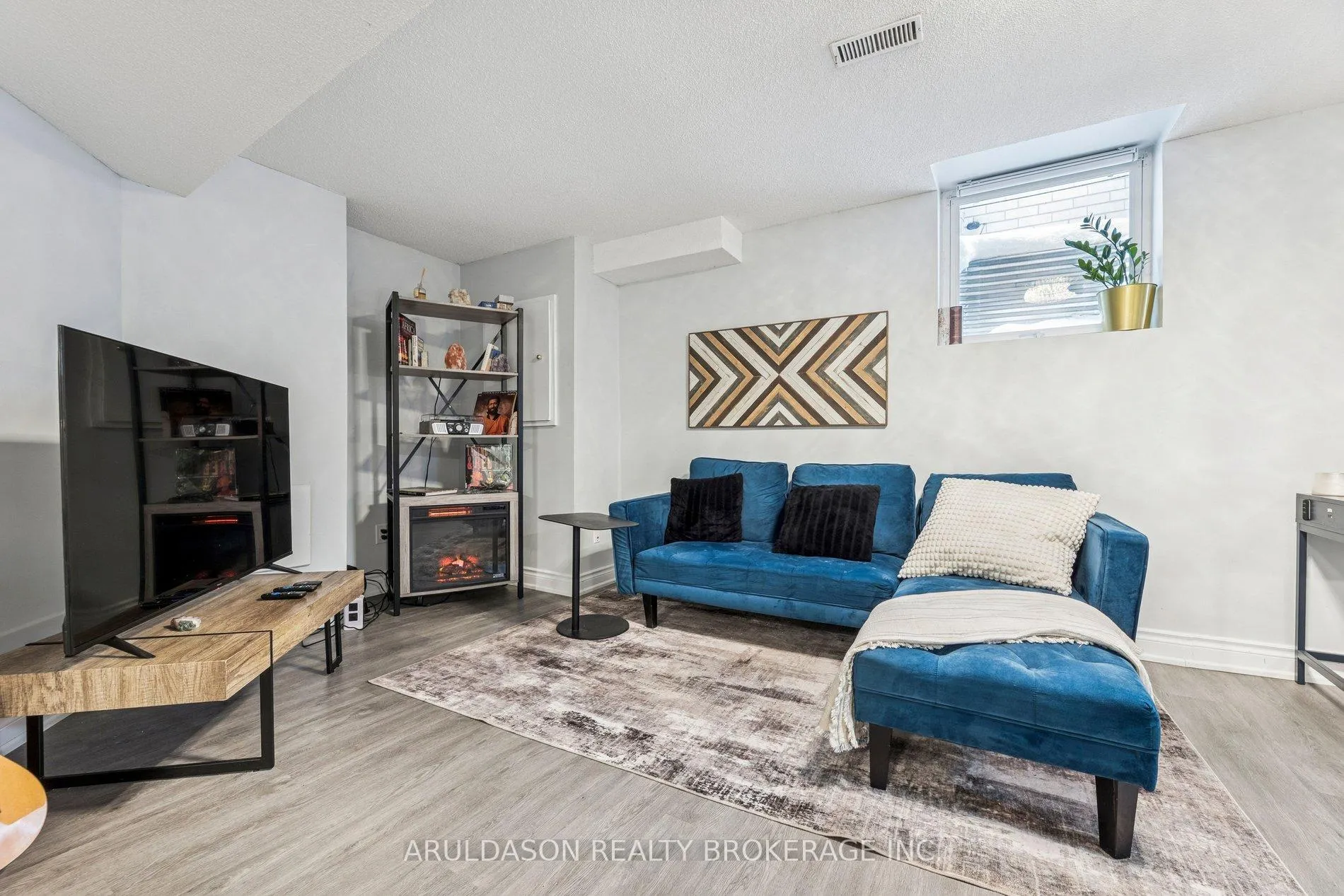 Photo 37 of 3 Booth Crescent, Ajax, Central — HOMEH
