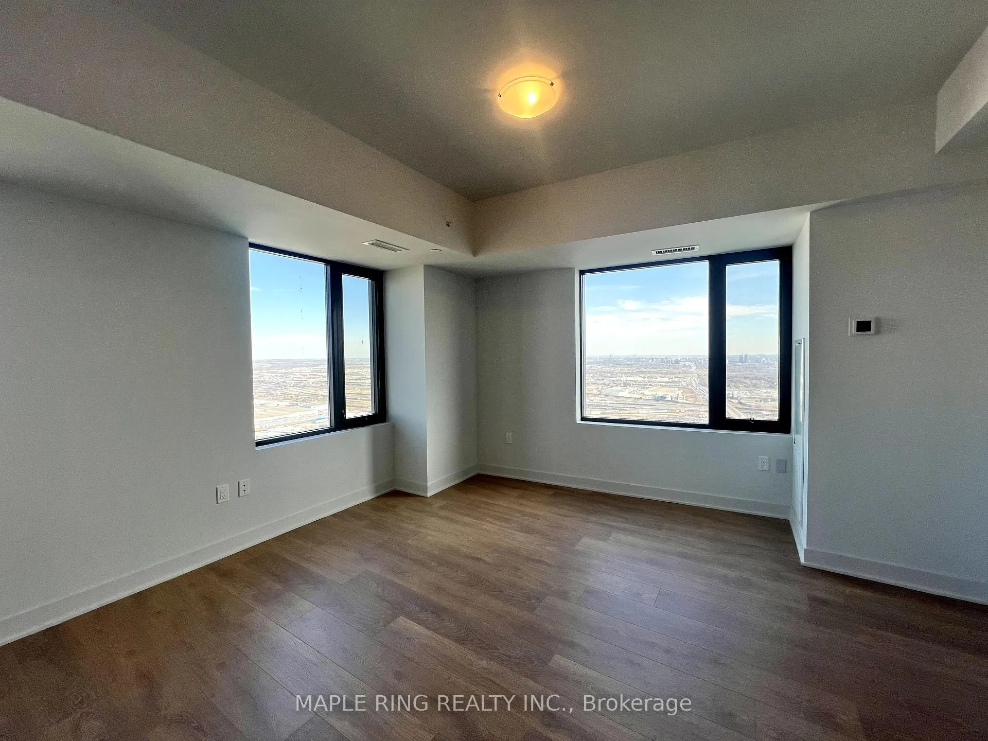 Photo 2 of Unit 4807, 2920 Highway 7 Road, Vaughan, Concord — HOMEH