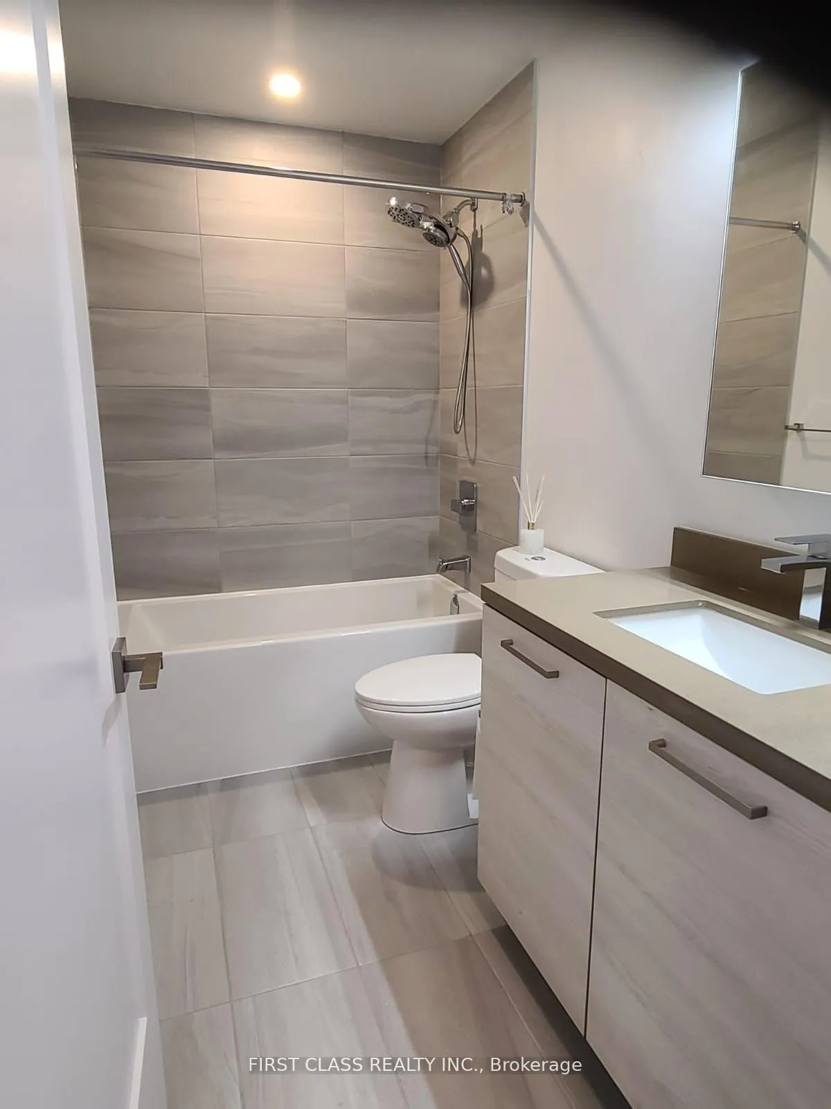 Photo 3 of Unit 2612, 12 Gandhi Lane, Markham, Commerce Valley — HOMEH