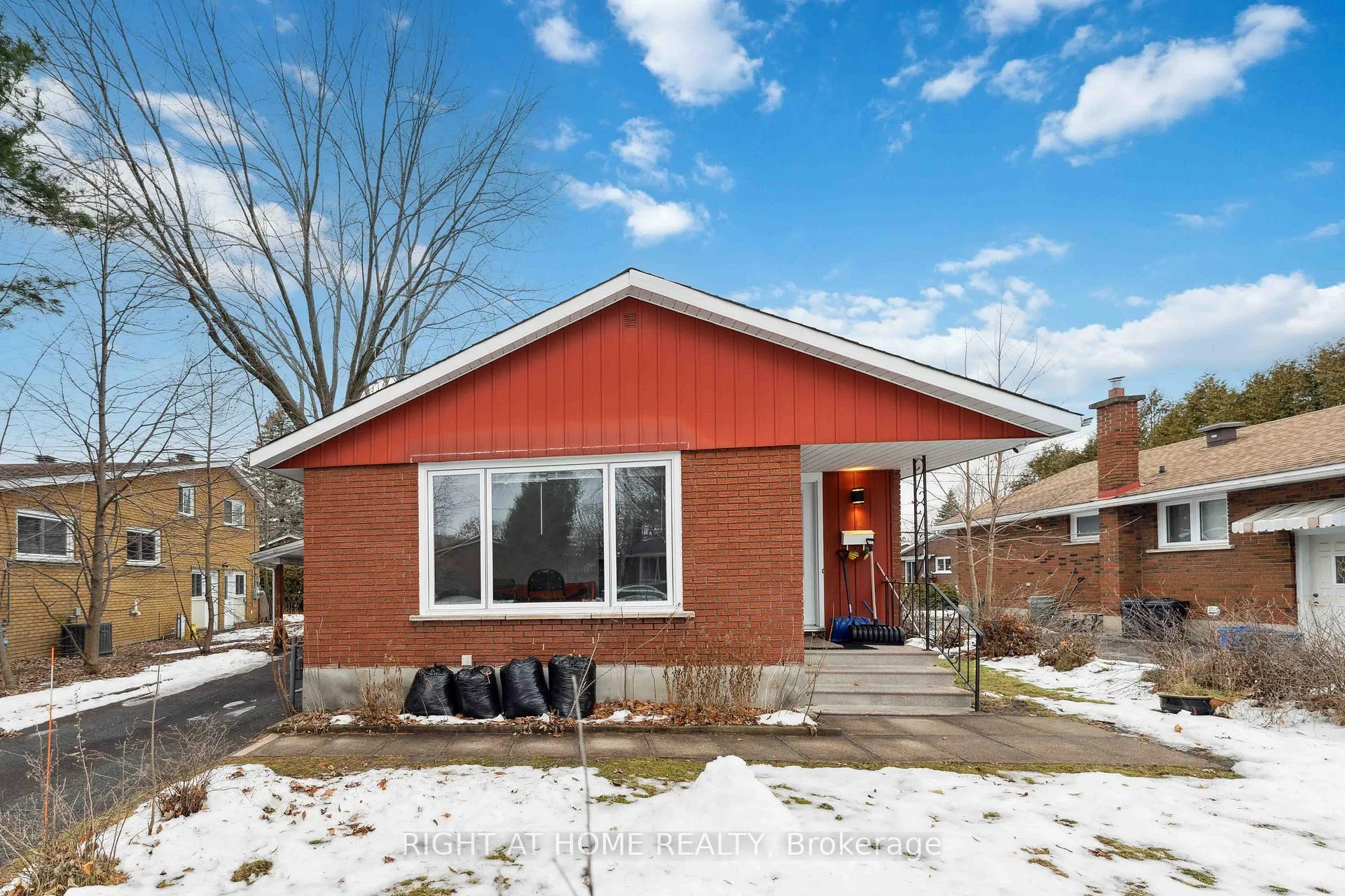 Photo 2 of 1274 Cobden Road E, Ottawa, Queensway Terrace South/Ridgeview — HOMEH