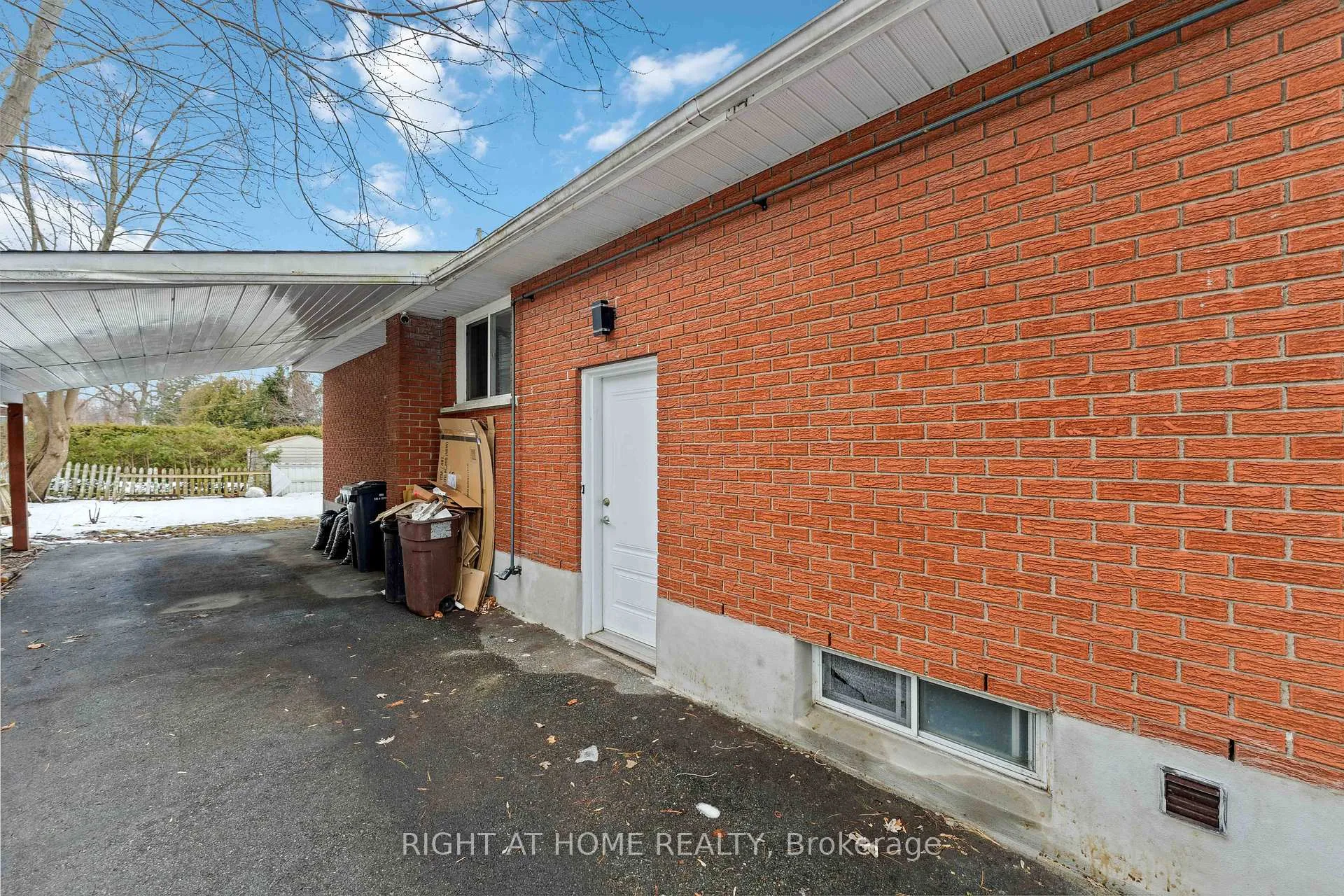 Photo 3 of 1274 Cobden Road E, Ottawa, Queensway Terrace South/Ridgeview — HOMEH