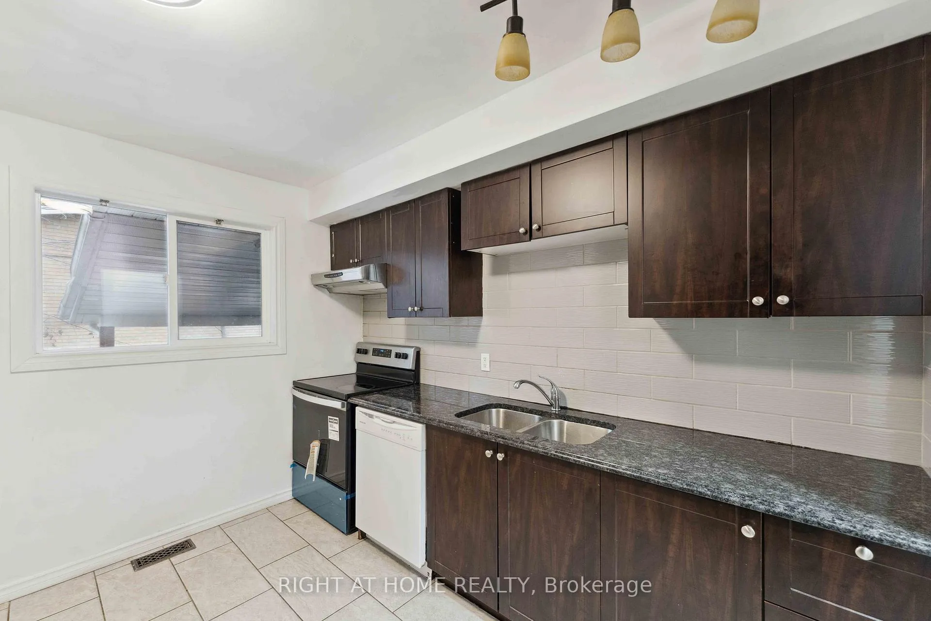 Photo 8 of 1274 Cobden Road E, Ottawa, Queensway Terrace South/Ridgeview — HOMEH