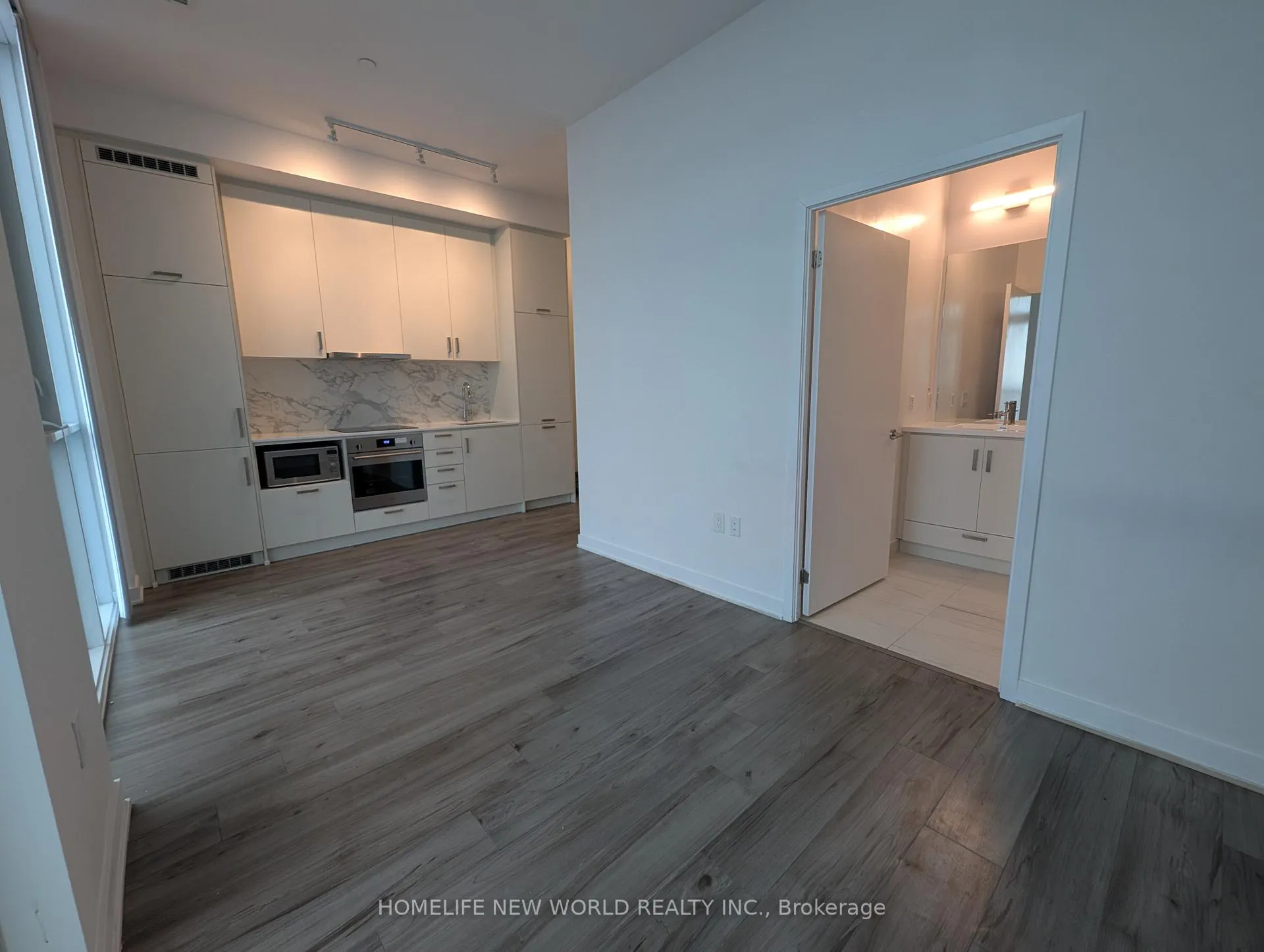 Photo 1 of Unit 1606, 60 Honeycrisp Crescent, Vaughan, Concord — HOMEH